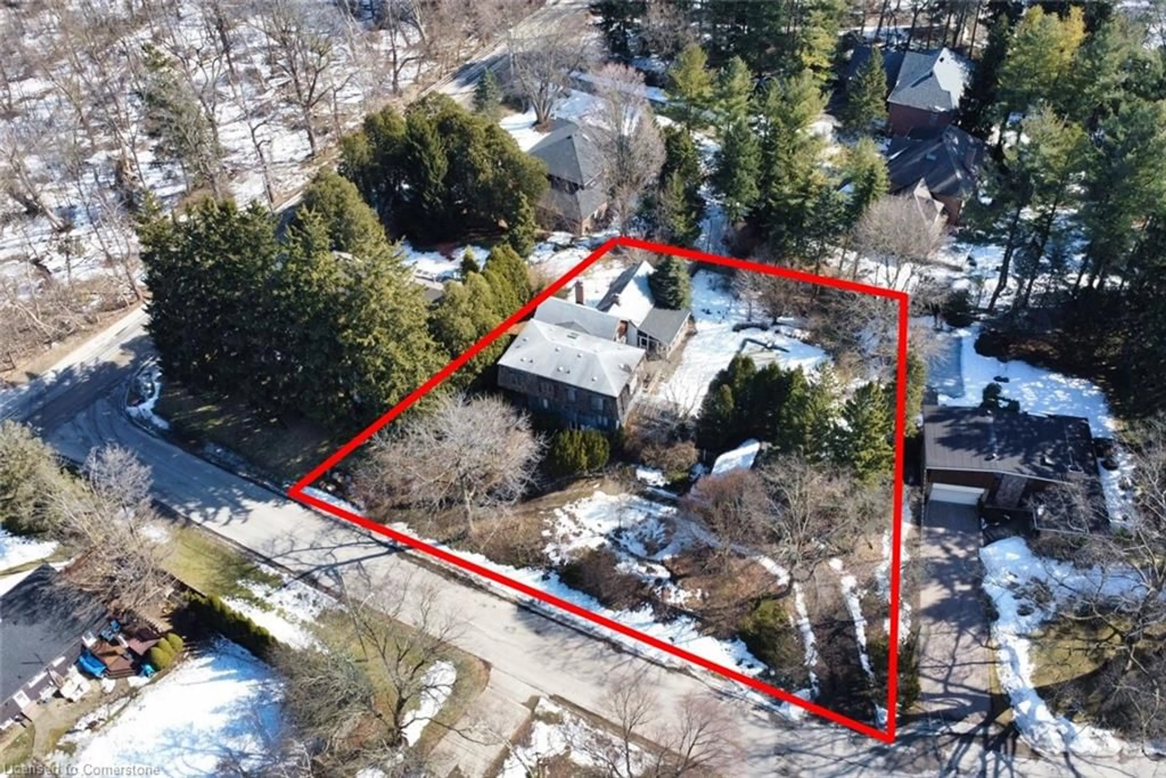 A pic from outside/outdoor area/front of a property/back of a property/a pic from drone, street for 175 Mansfield Dr, Ancaster Ontario L9G 4G3