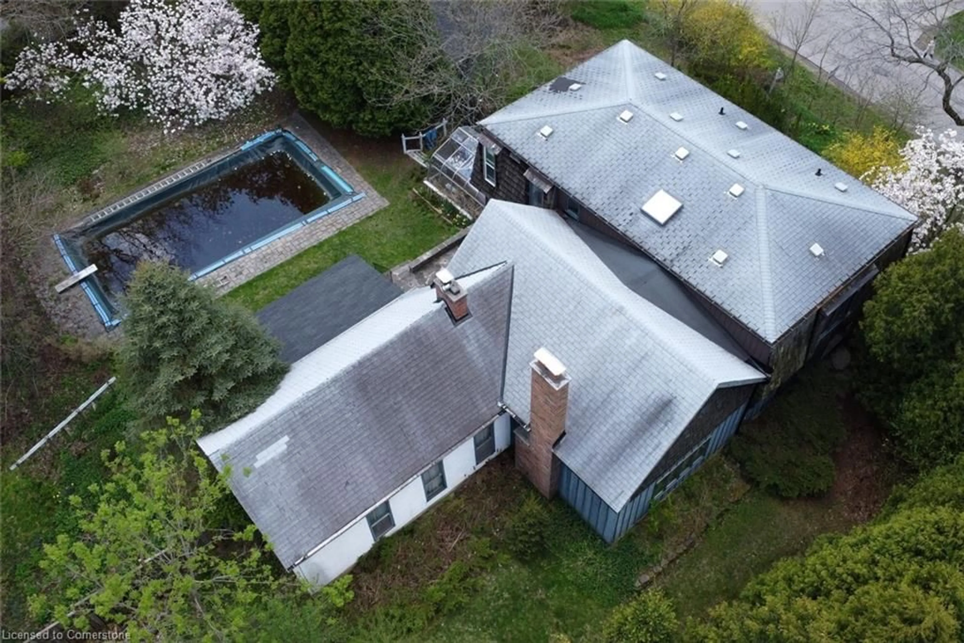 A pic from outside/outdoor area/front of a property/back of a property/a pic from drone, building for 175 Mansfield Dr, Ancaster Ontario L9G 4G3