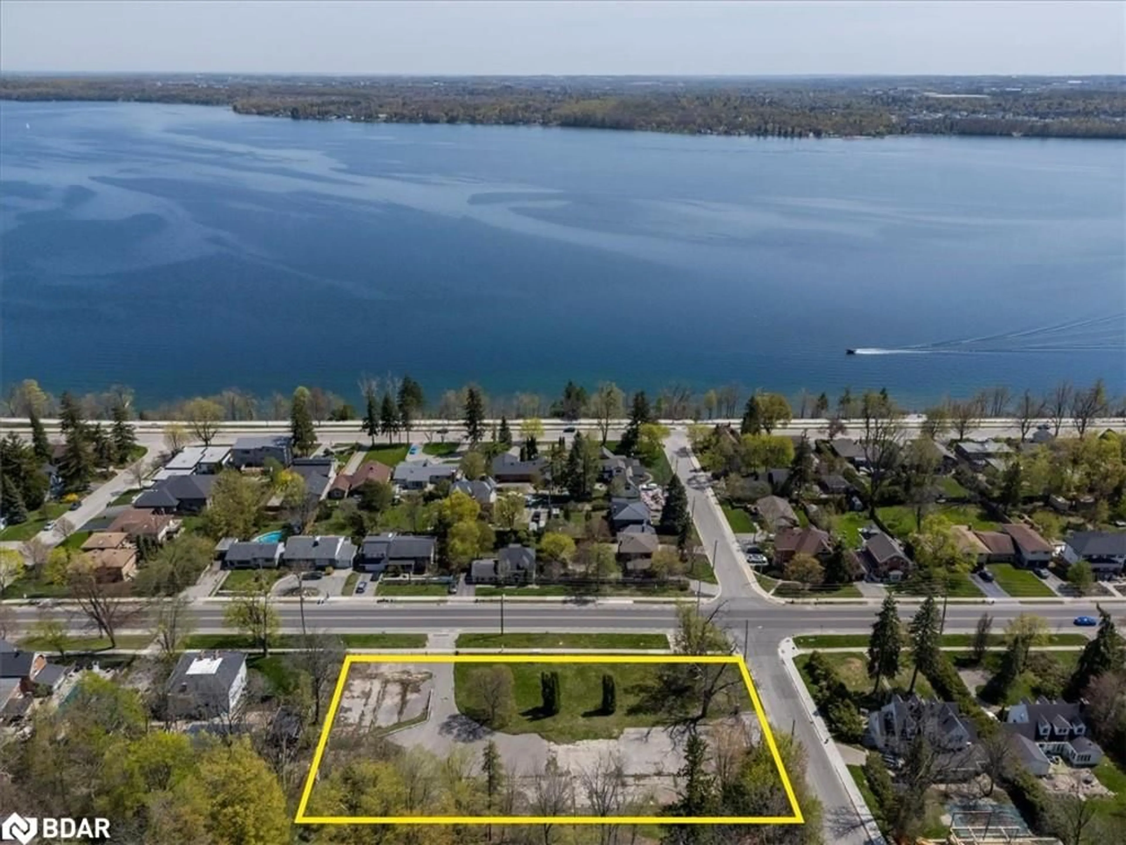 A pic from outside/outdoor area/front of a property/back of a property/a pic from drone, water/lake/river/ocean view for 114 Blake St, Barrie Ontario L4M 1K3