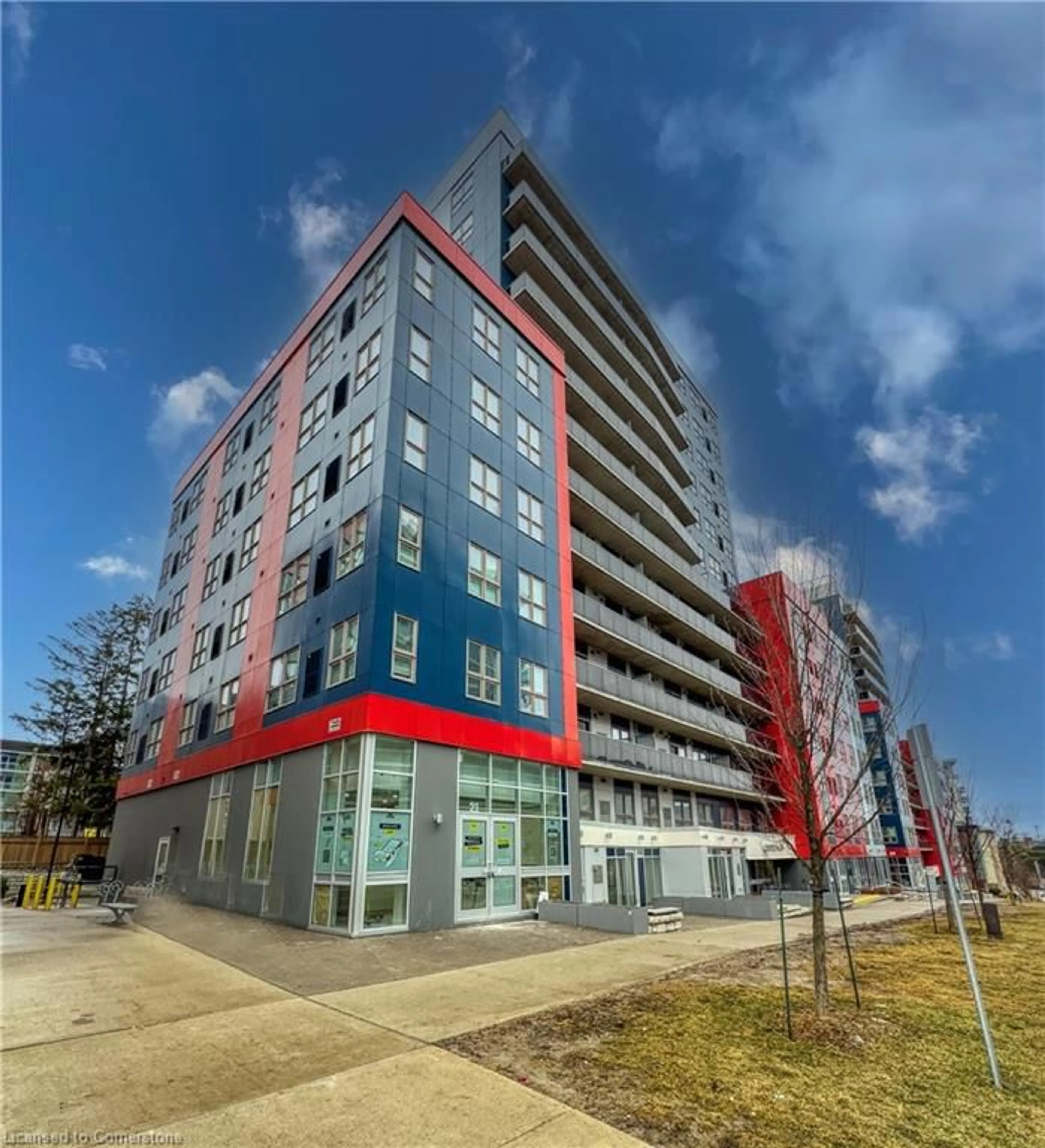 A pic from outside/outdoor area/front of a property/back of a property/a pic from drone, building for 258B Sunview St #266, Waterloo Ontario N2L 0H7