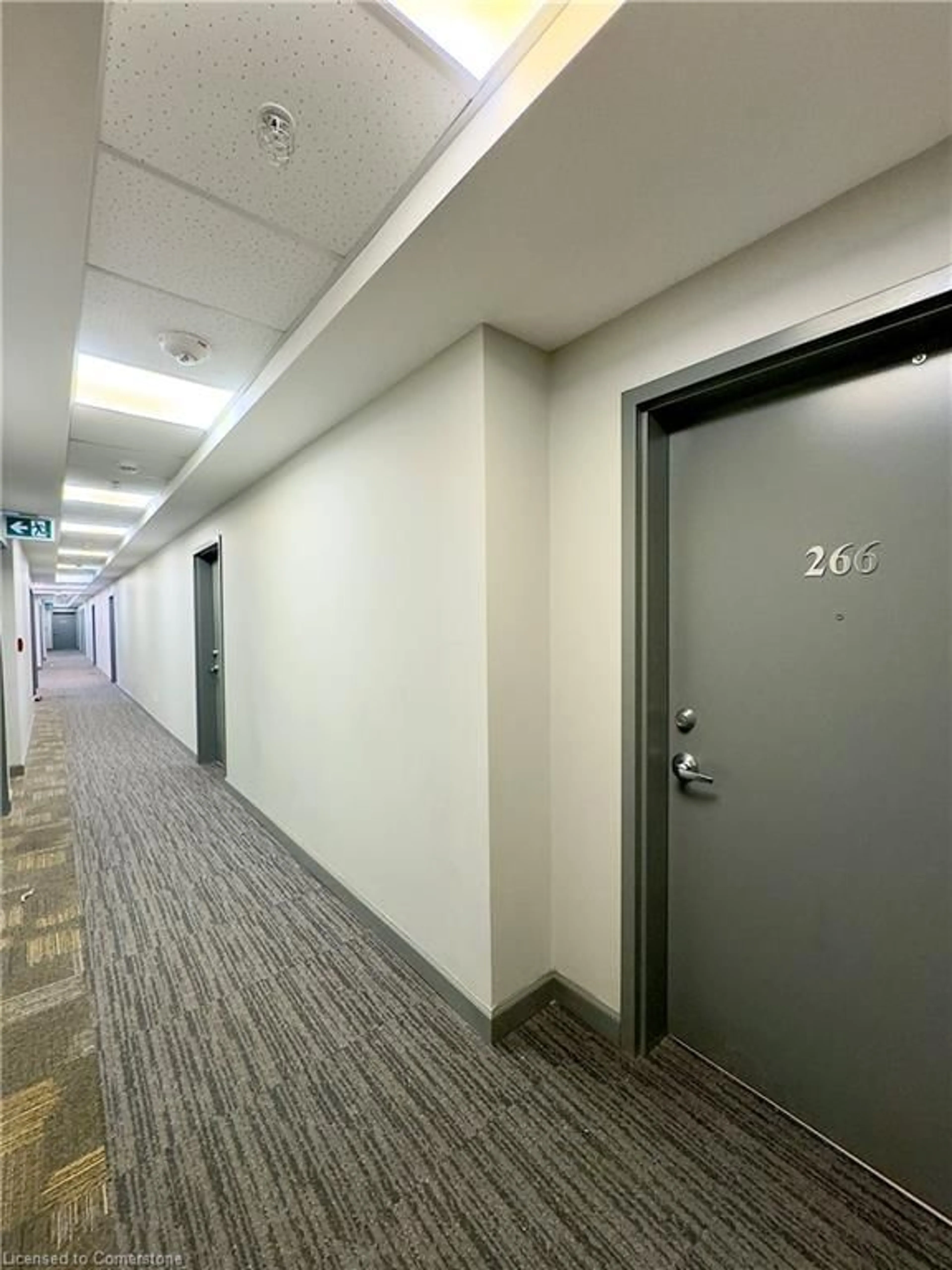 Indoor foyer for 258B Sunview St #266, Waterloo Ontario N2L 0H7