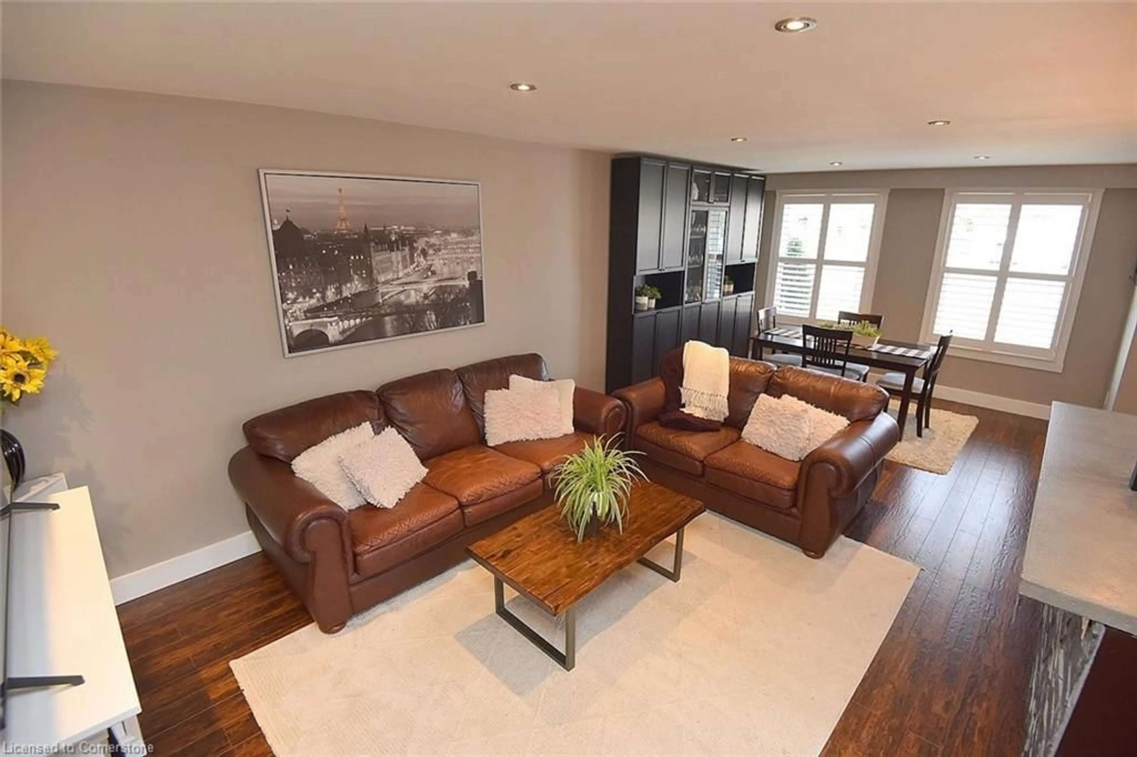 Living room with furniture, wood/laminate floor for 614 Upper Paradise Rd, Hamilton Ontario L9C 5P6