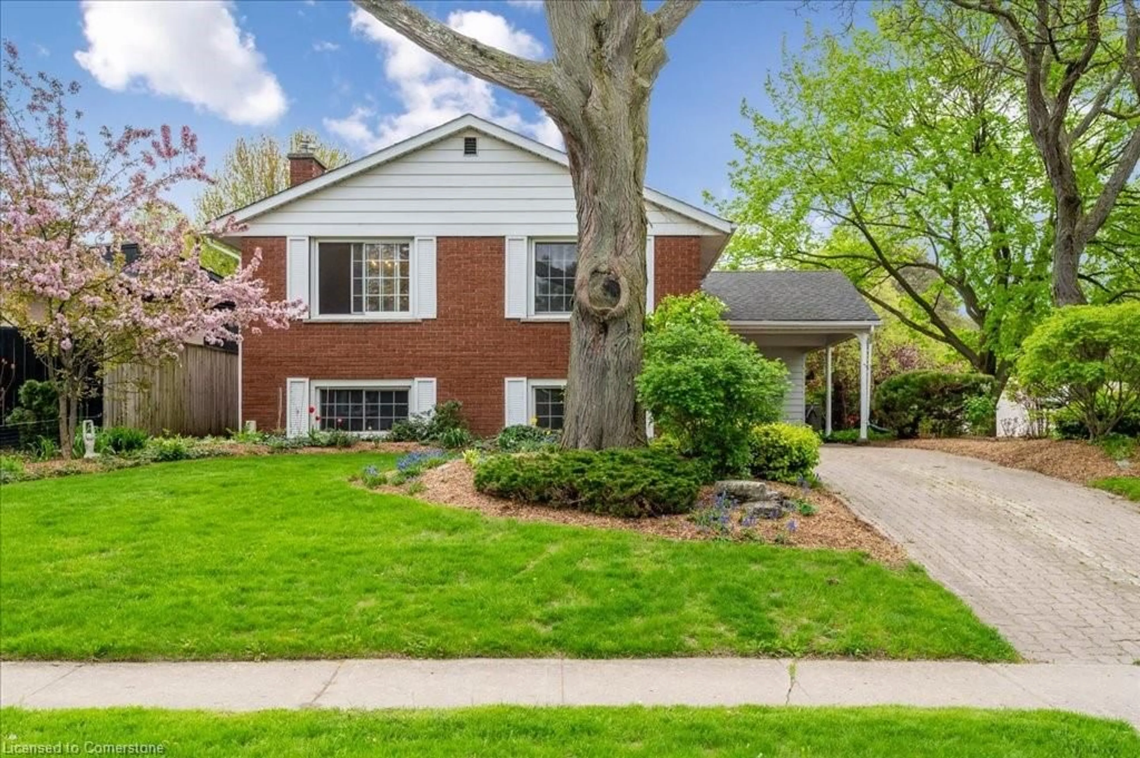 Home with brick exterior material, street for 39 Sherwood Dr, Cambridge Ontario N1S 1B5