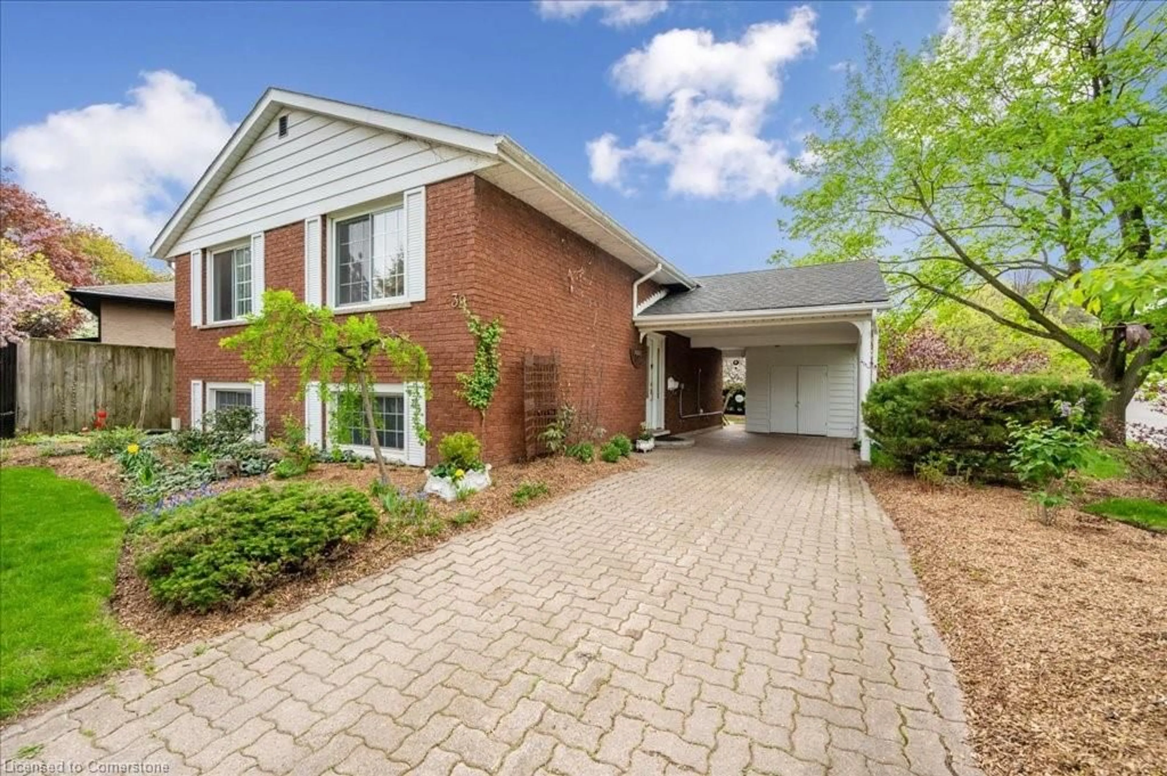 Home with brick exterior material, street for 39 Sherwood Dr, Cambridge Ontario N1S 1B5