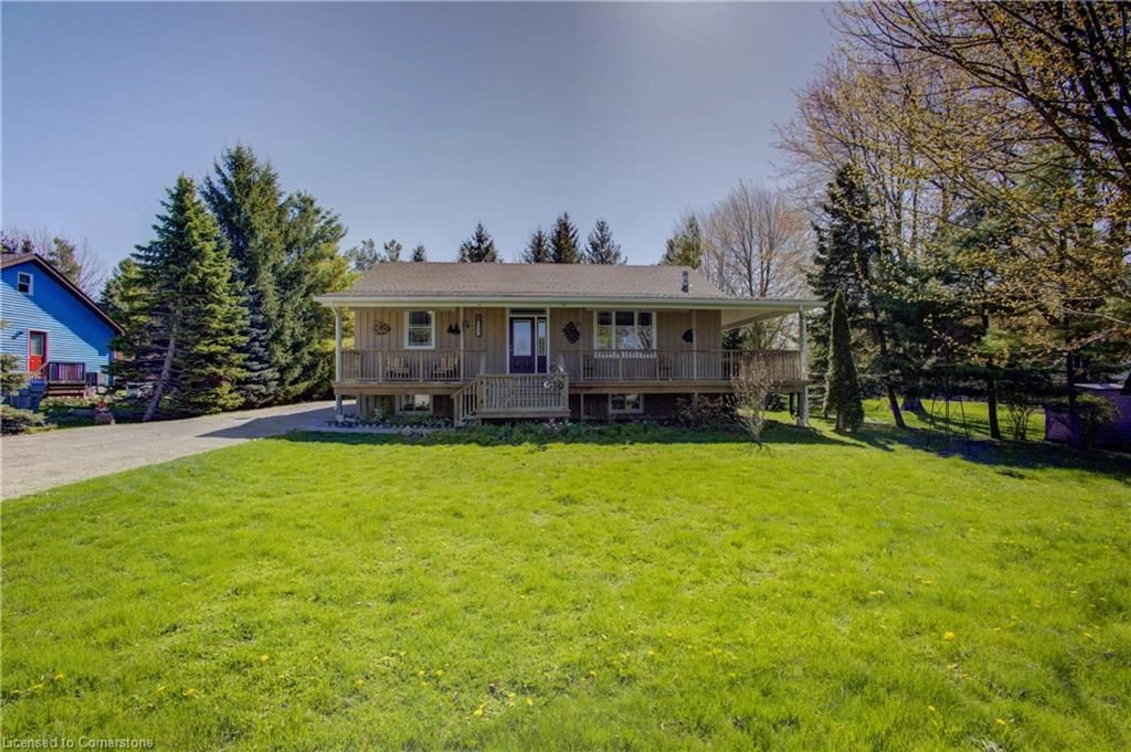A pic from outside/outdoor area/front of a property/back of a property/a pic from drone, unknown for 77722 Norma St, Bayfield Ontario N5A 3X8