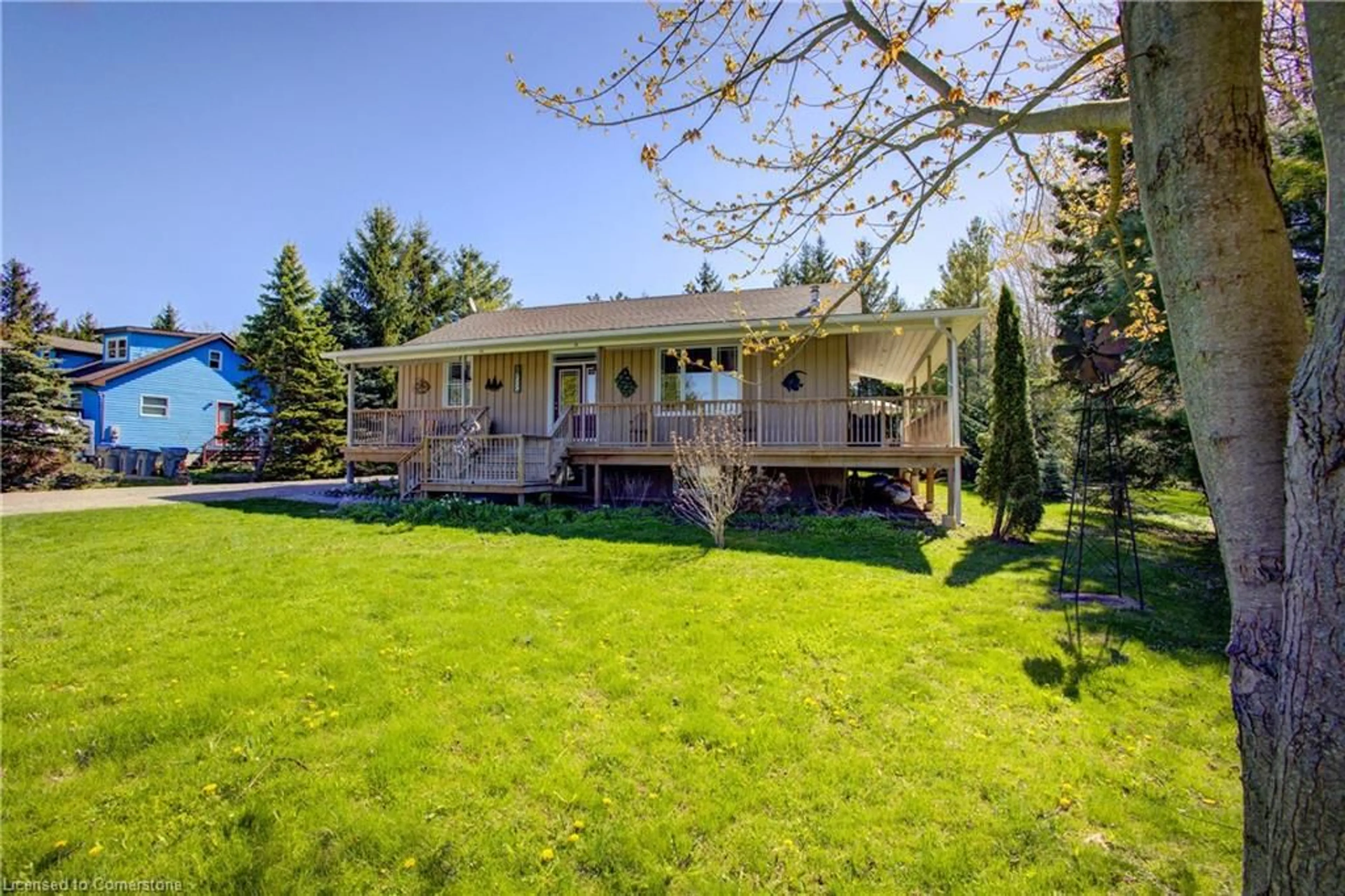 A pic from outside/outdoor area/front of a property/back of a property/a pic from drone, unknown for 77722 Norma St, Bayfield Ontario N5A 3X8