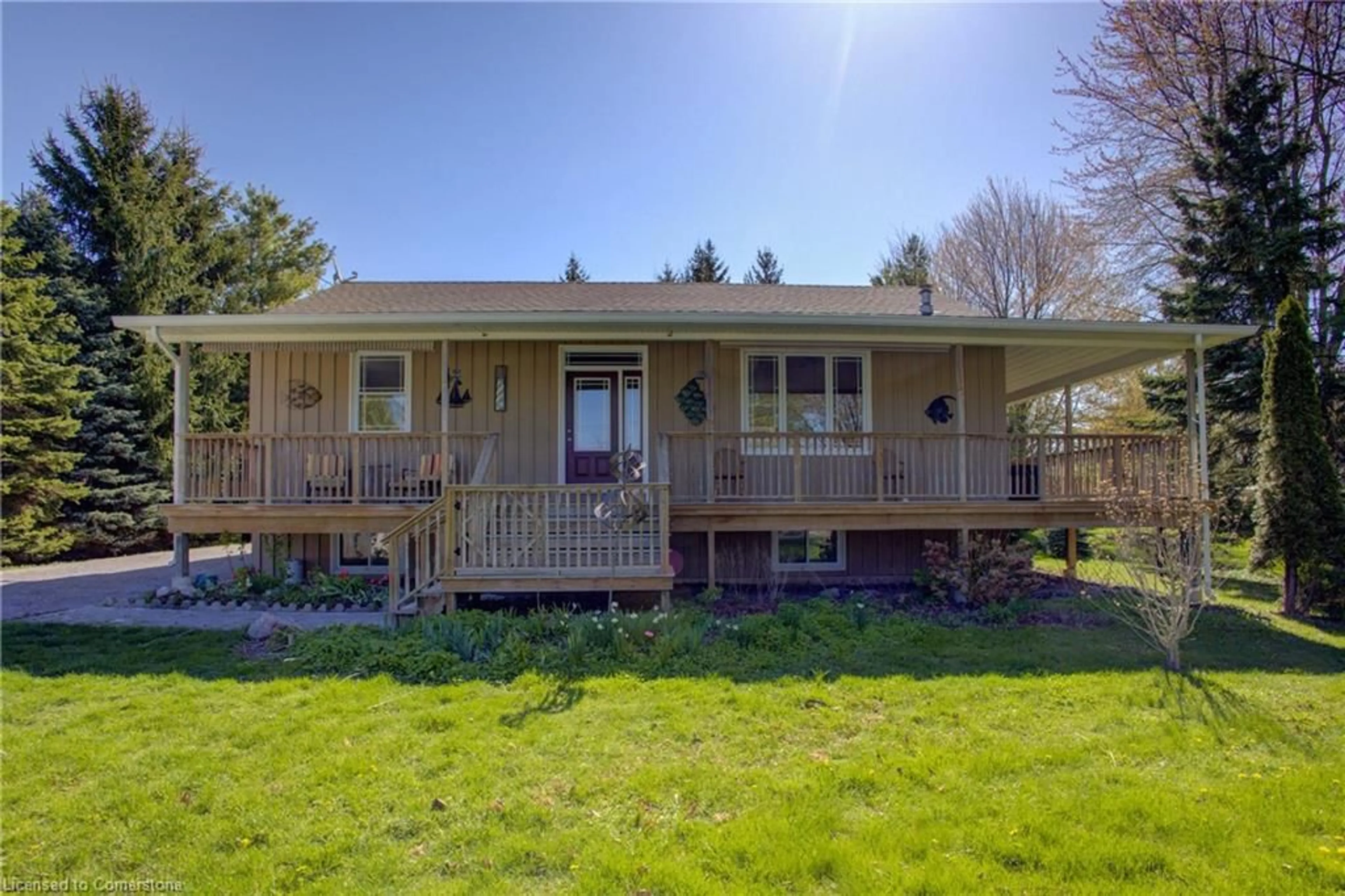 A pic from outside/outdoor area/front of a property/back of a property/a pic from drone, unknown for 77722 Norma St, Bayfield Ontario N5A 3X8