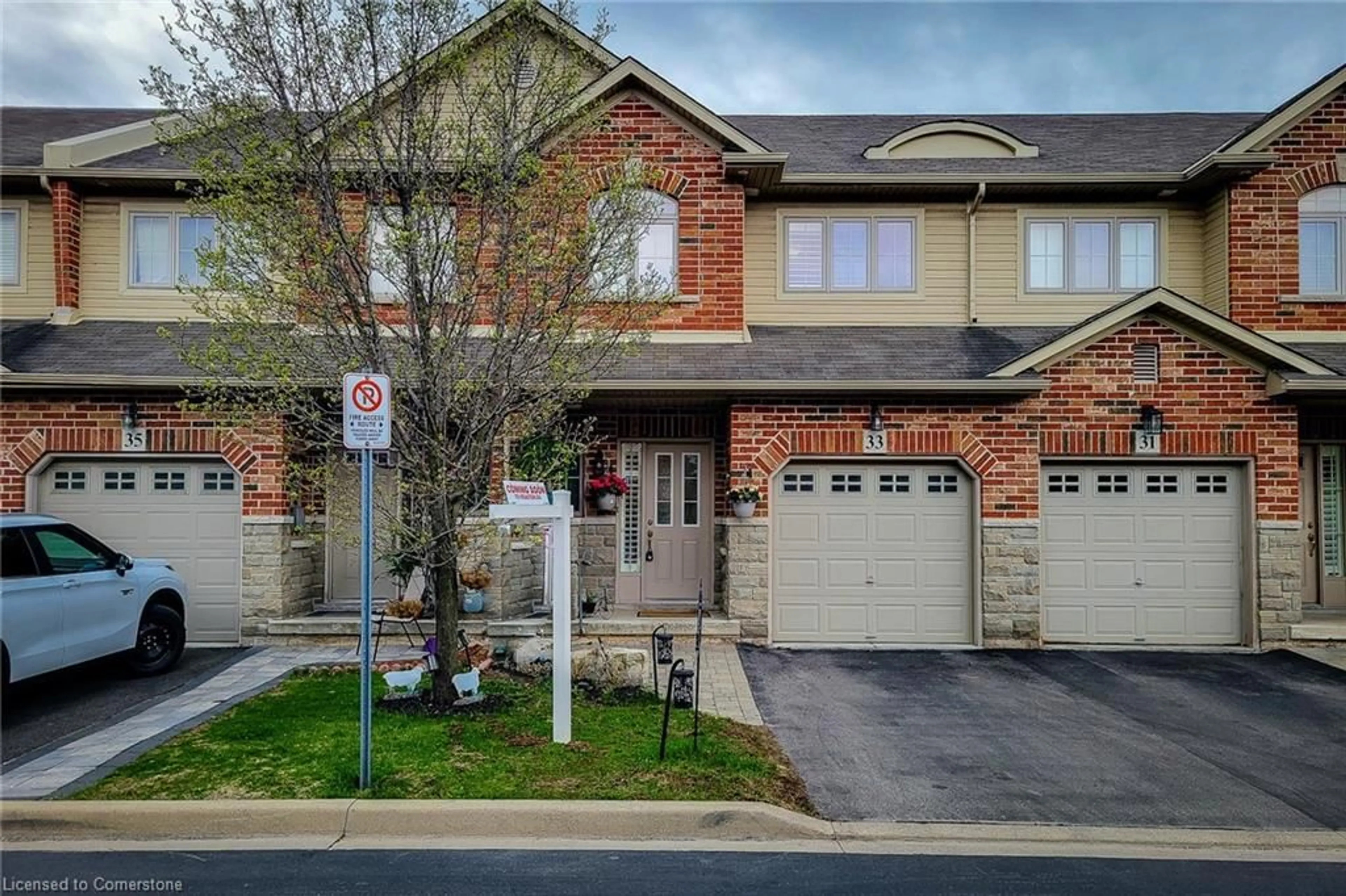 Home with brick exterior material, street for 33 Marina Point Cres, Hamilton Ontario L8E 0E4
