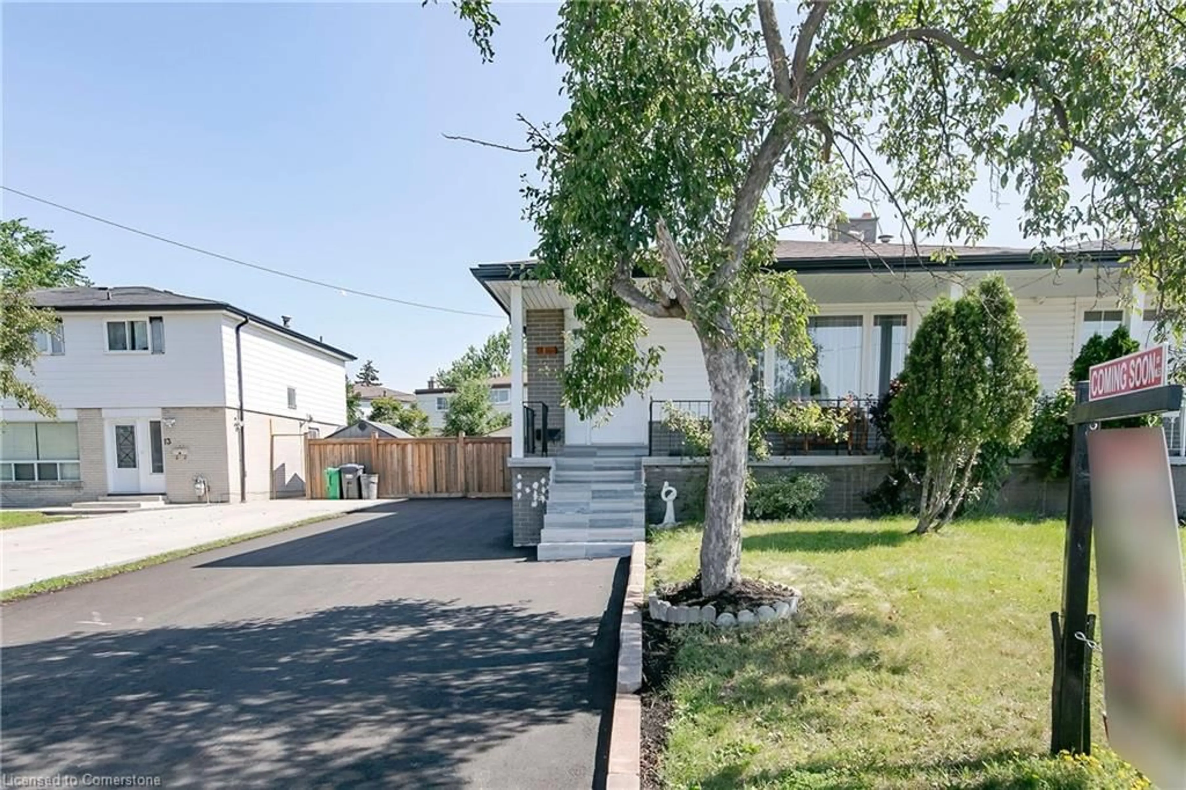 A pic from outside/outdoor area/front of a property/back of a property/a pic from drone, street for 11 Dartford Rd, Brampton Ontario L6T 2Z3