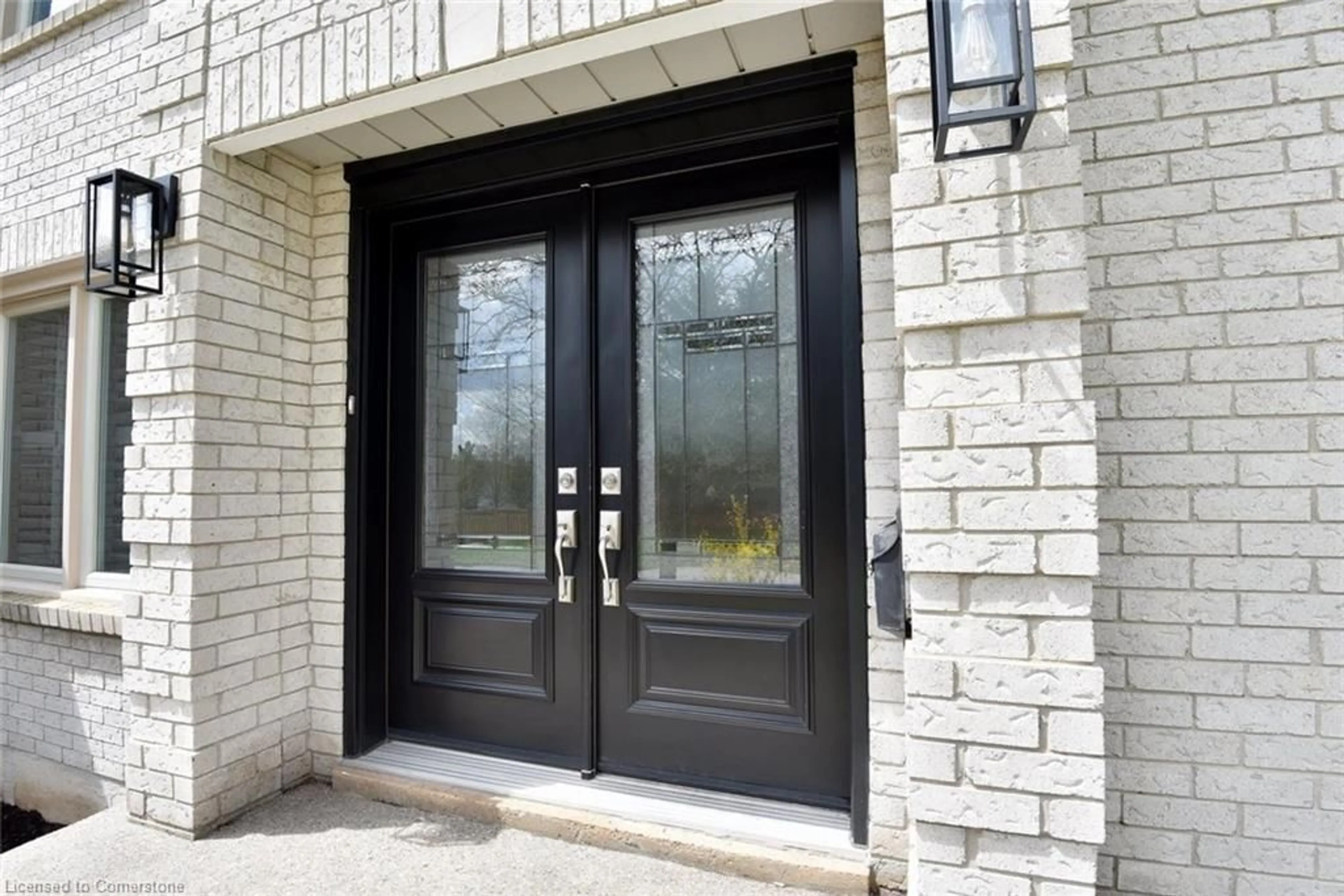Indoor entryway for 34 Suter Cres, Dundas Ontario L9H 6R5