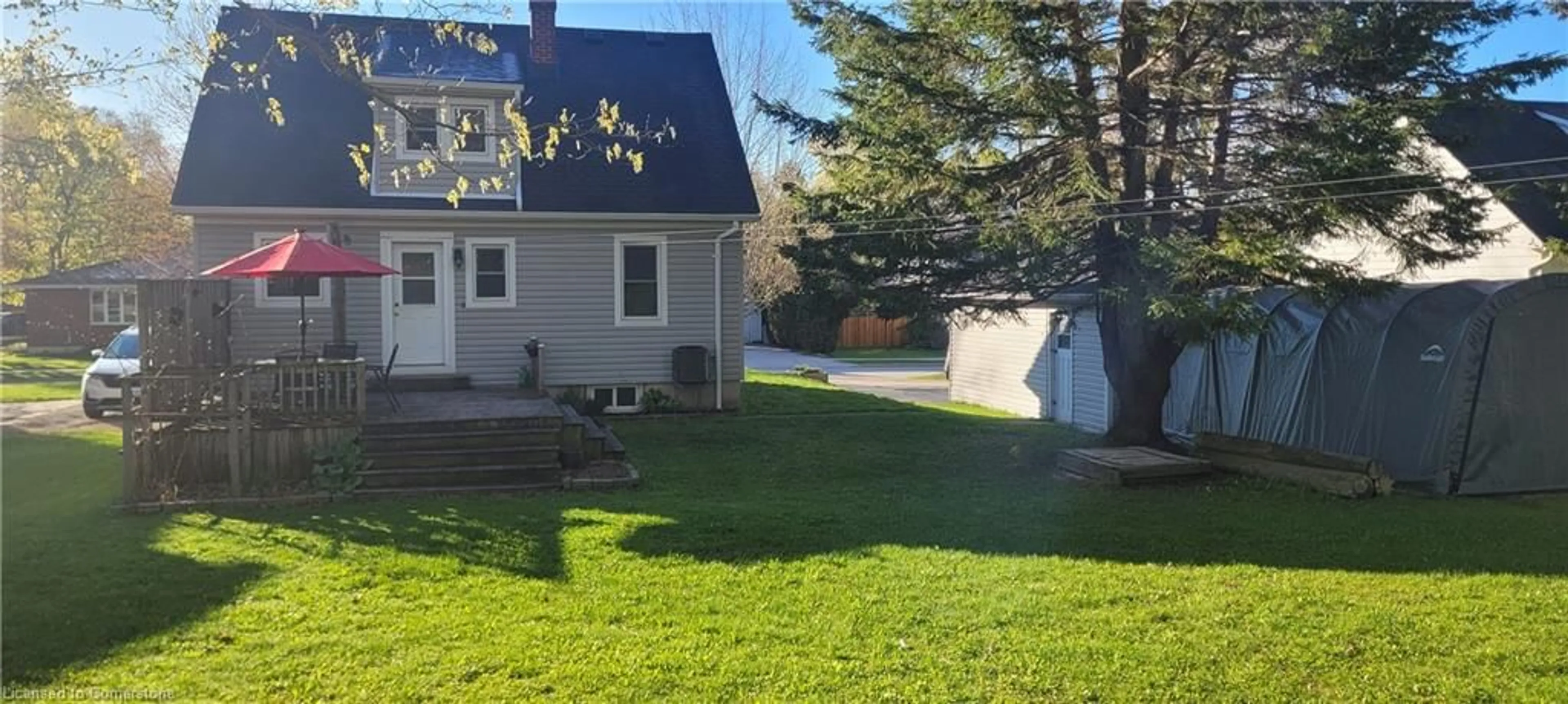A pic from outside/outdoor area/front of a property/back of a property/a pic from drone, street for 487 York Ave, Listowel Ontario N4W 2X6