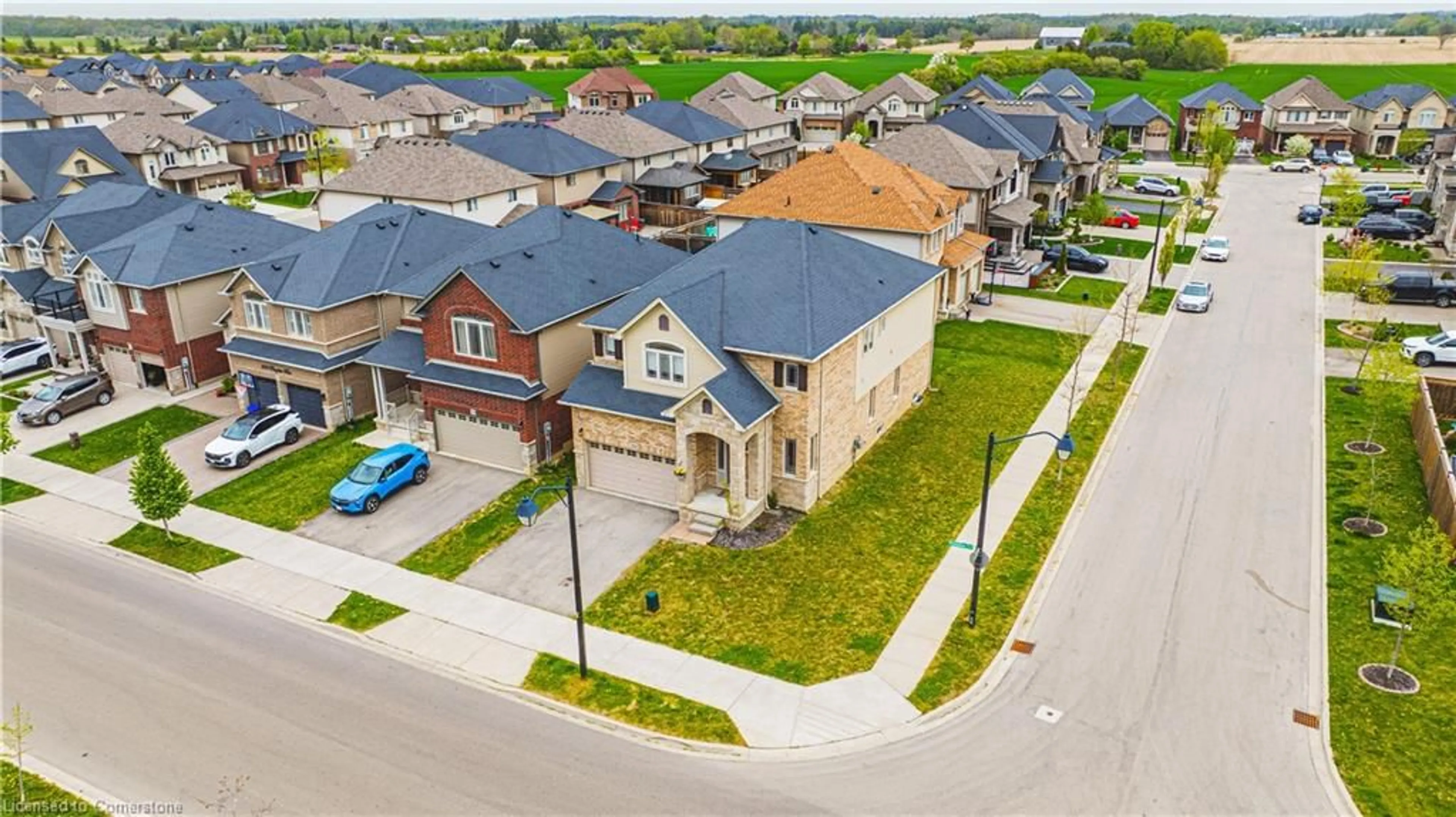 A pic from outside/outdoor area/front of a property/back of a property/a pic from drone, street for 224 Pumpkin Pass, Binbrook Ontario L0R 1C0