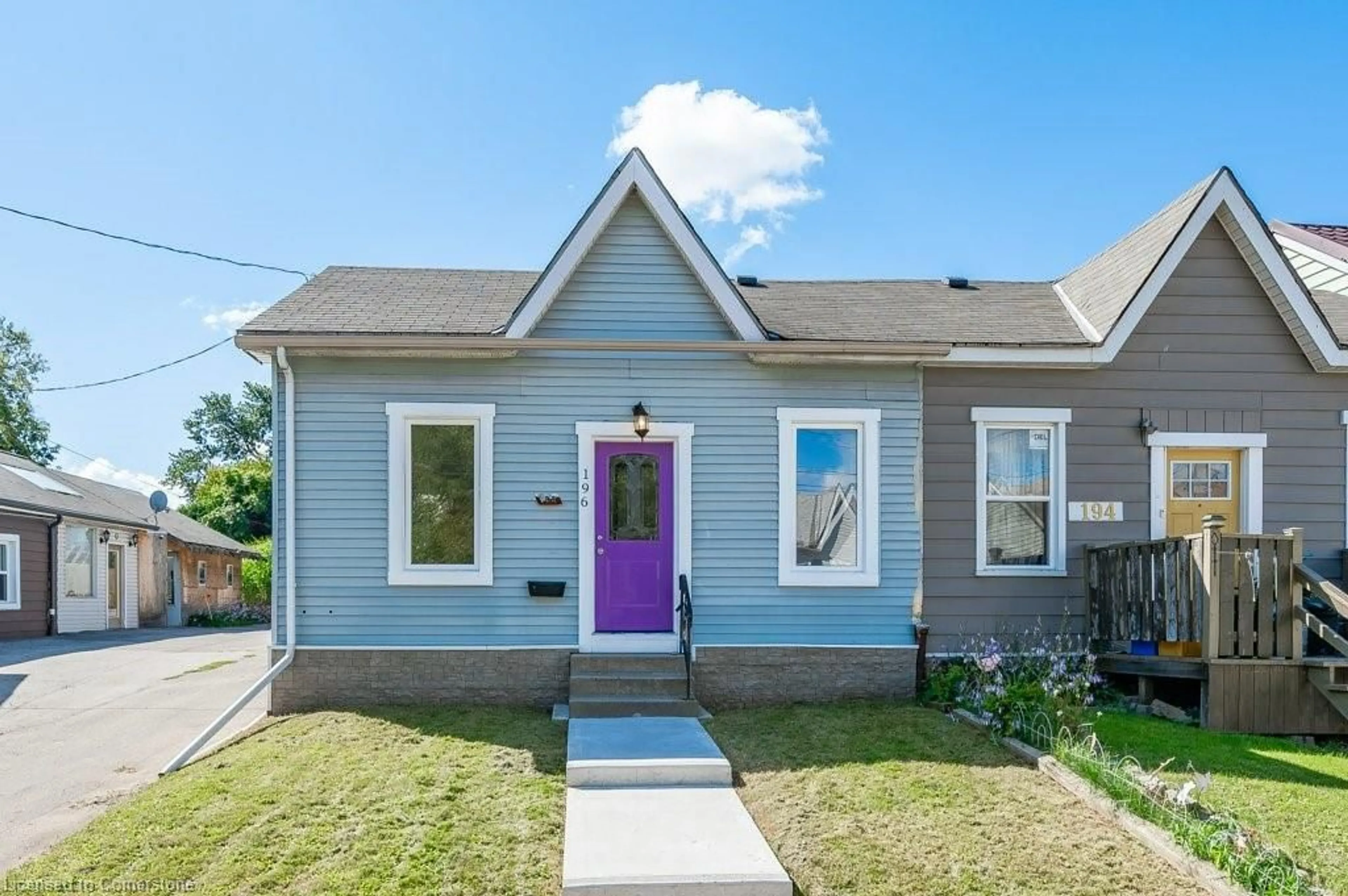 Home with vinyl exterior material, street for 196 Picton St, Hamilton Ontario L8L 3W9