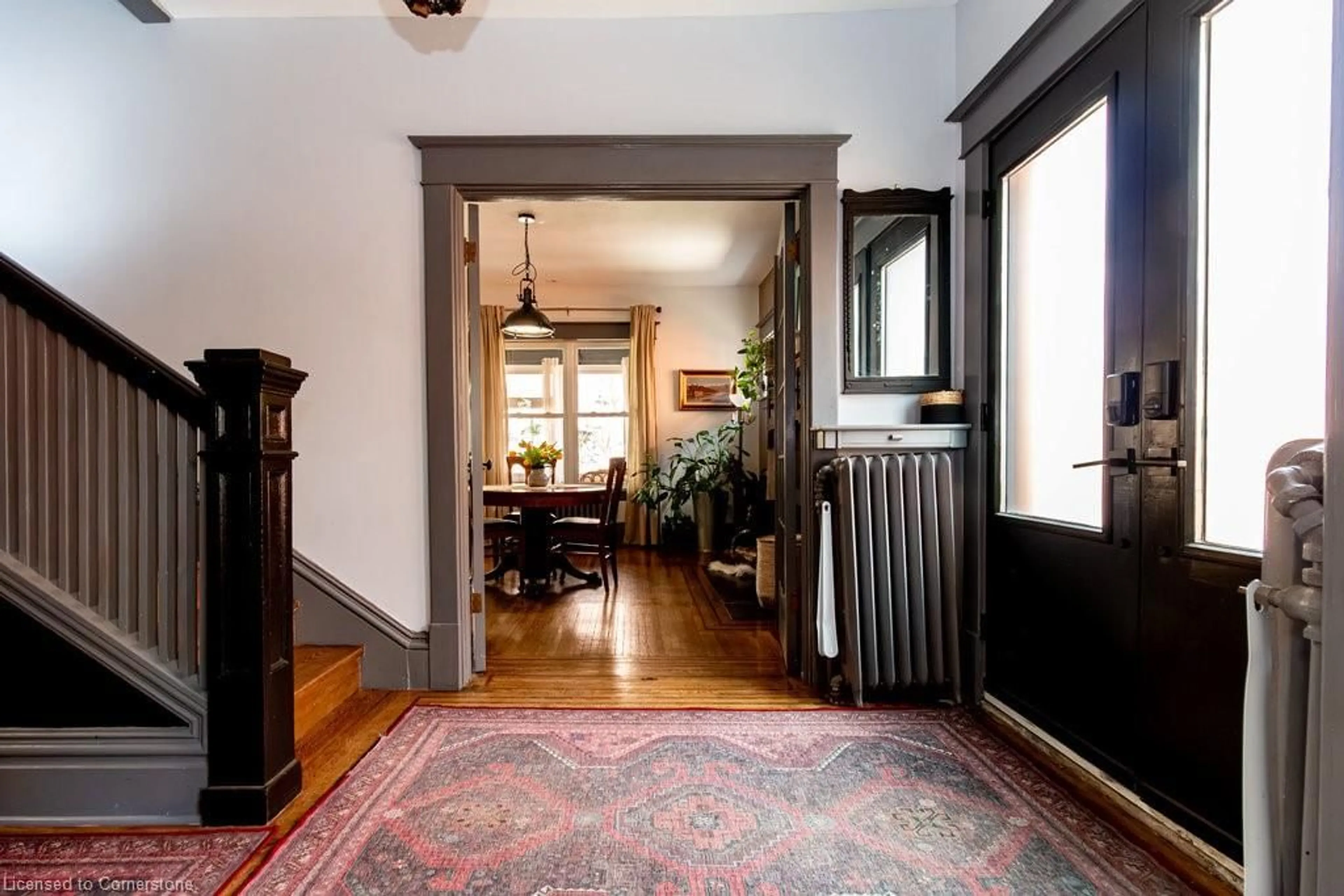 Indoor foyer for 63 Chedoke Ave, Hamilton Ontario L8P 4P2