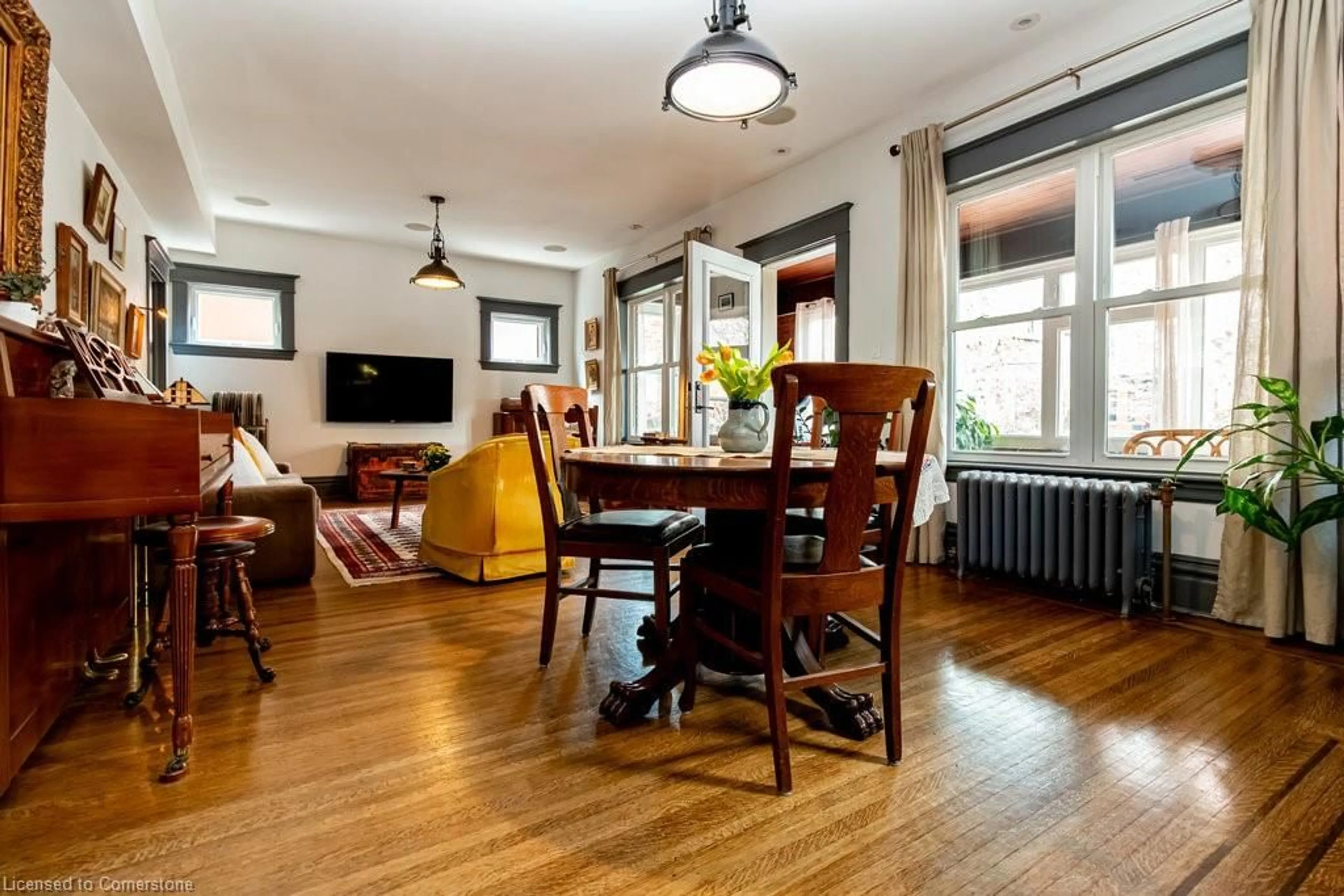 Living room with furniture, wood/laminate floor for 63 Chedoke Ave, Hamilton Ontario L8P 4P2