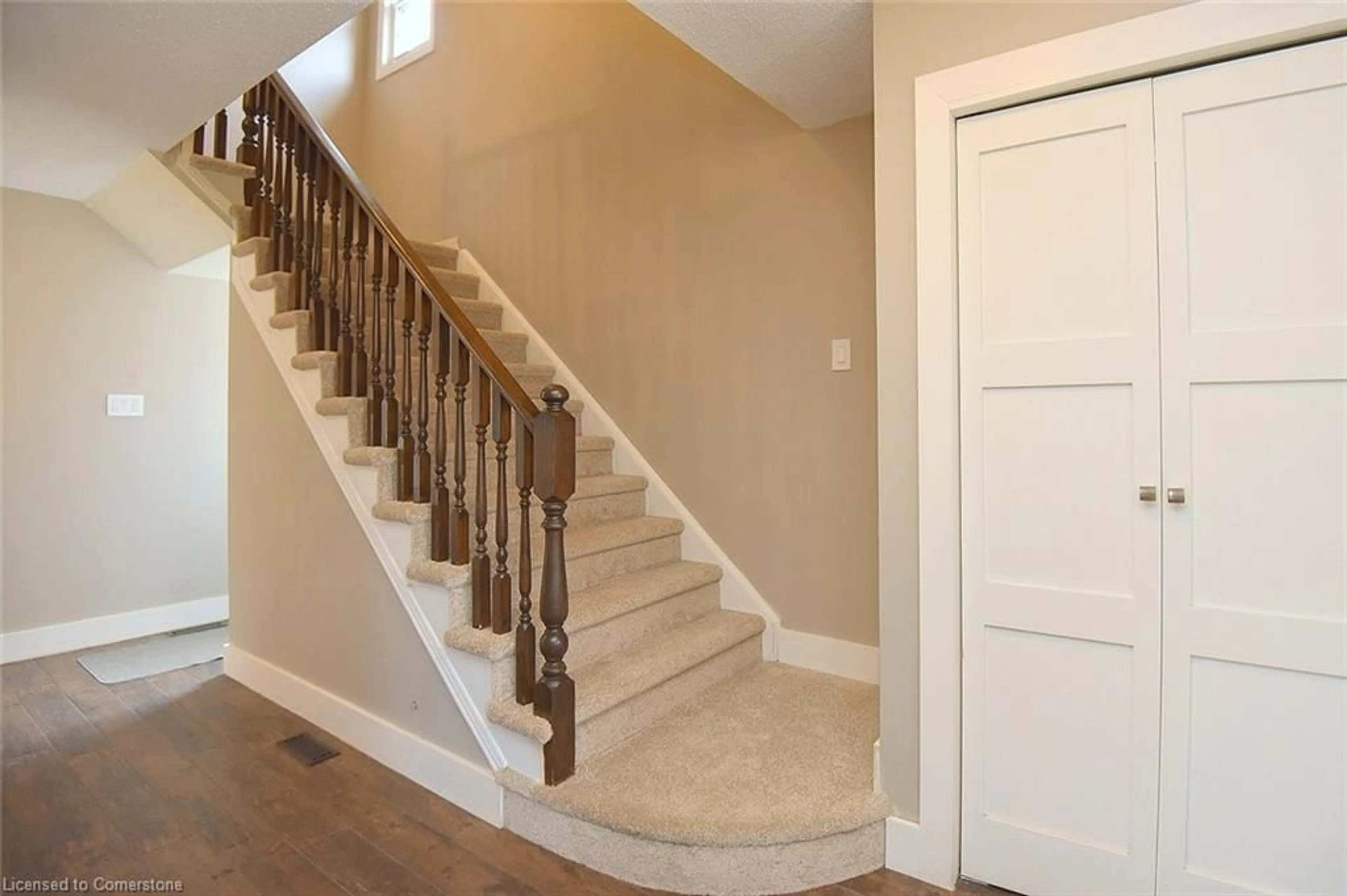 Stairs for 419 Cottingham Cres, Ancaster Ontario L9G 3V5