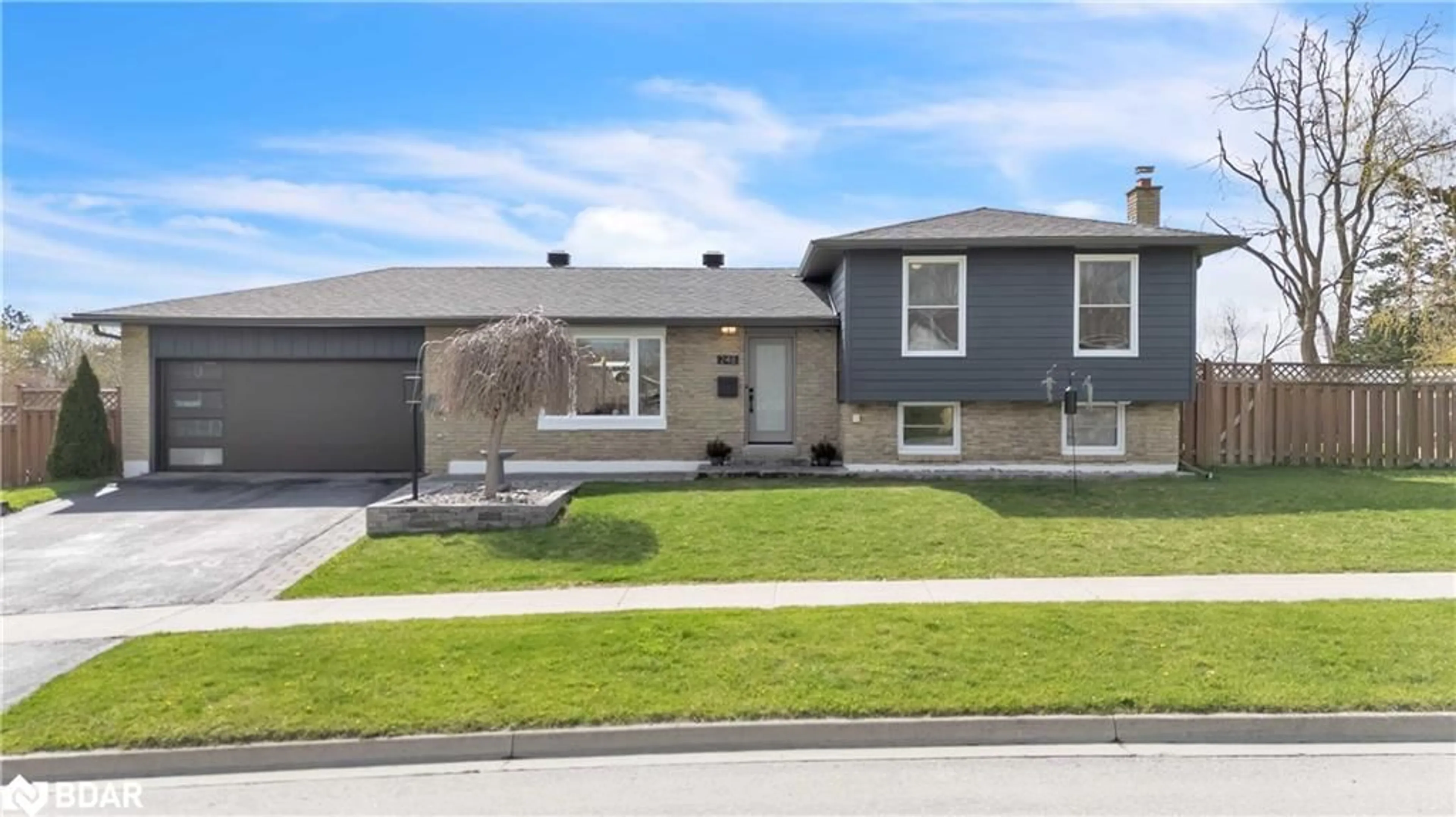 Home with vinyl exterior material, street for 248 Cedar Cres, Barrie Ontario L4N 4A7