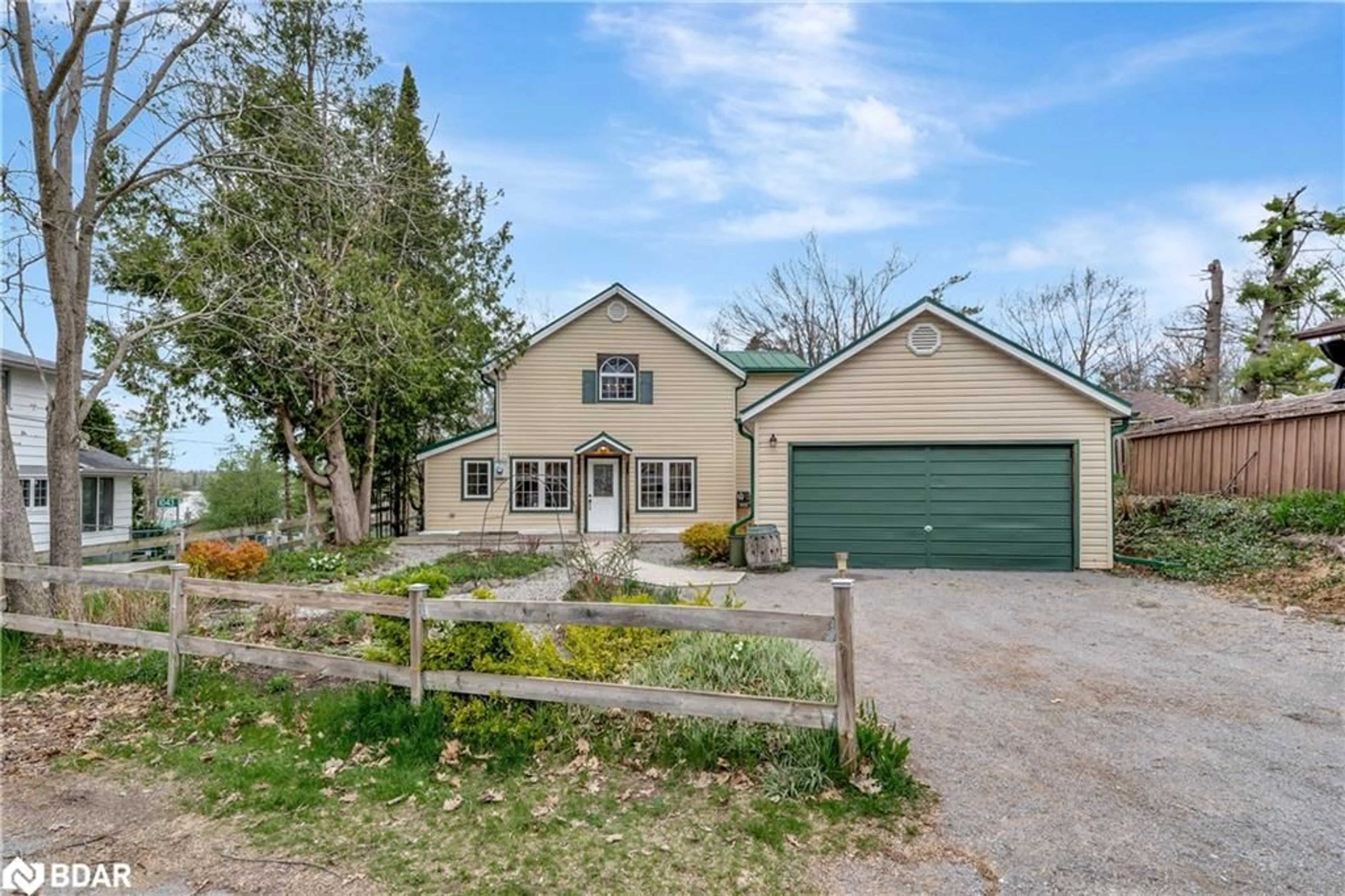 A pic from outside/outdoor area/front of a property/back of a property/a pic from drone, street for 1043 Lakeview Avenue Ave, Bridgenorth Ontario K0L 1H0