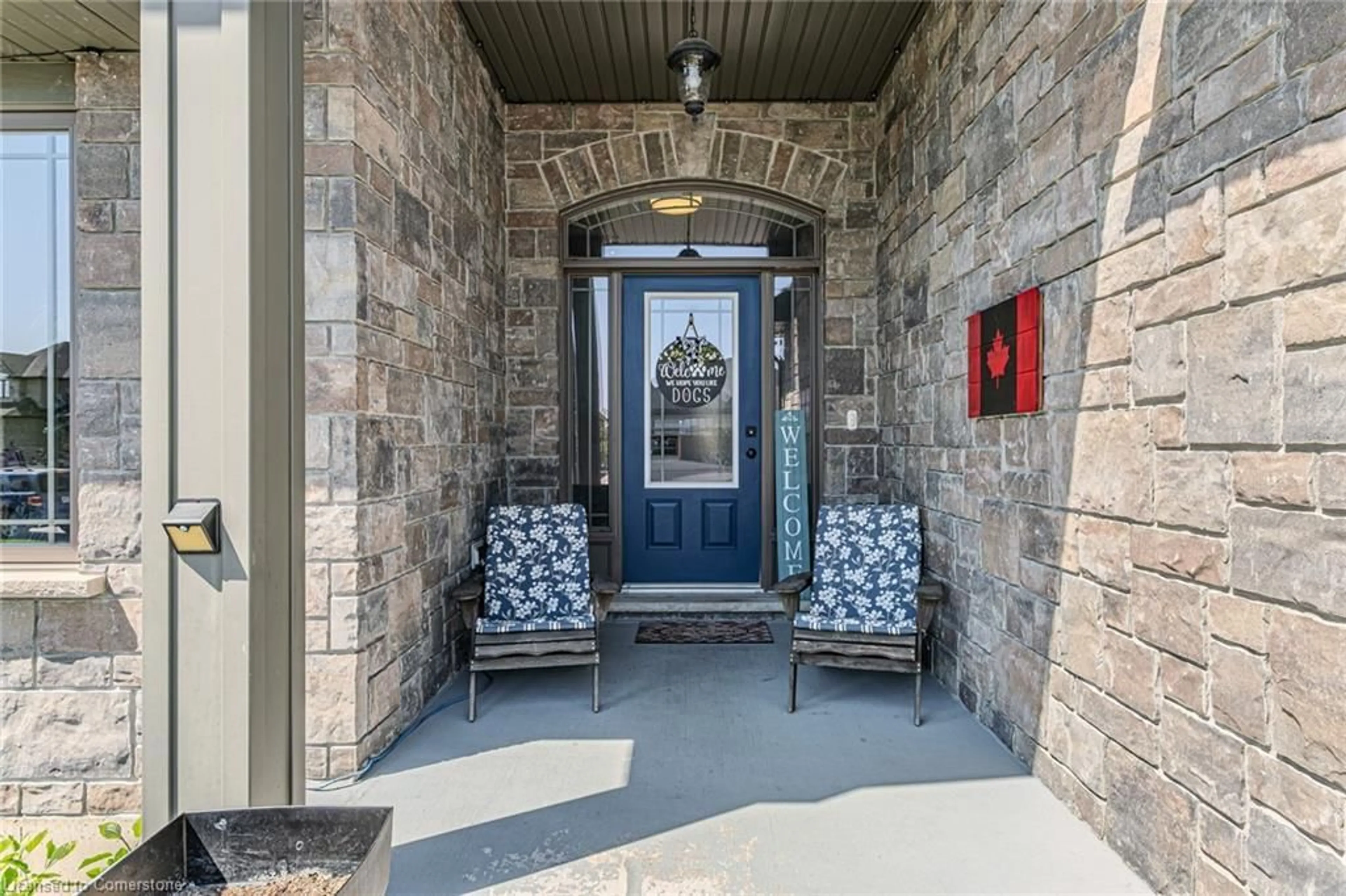 Indoor entryway for 200 Oak St, Simcoe Ontario N3Y 0B5