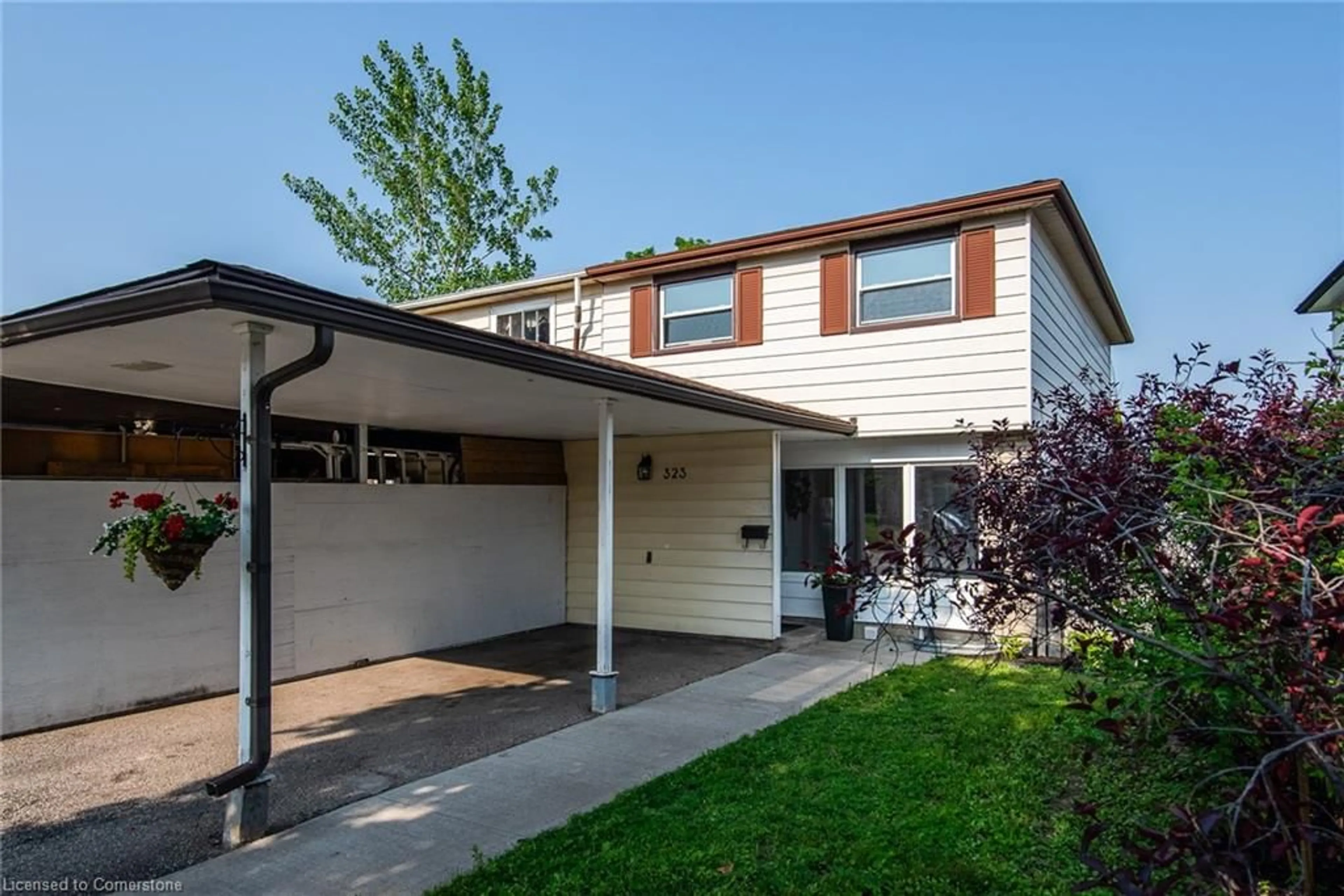 Home with vinyl exterior material, street for 323 Preston Pky, Cambridge Ontario N3H 4Z4