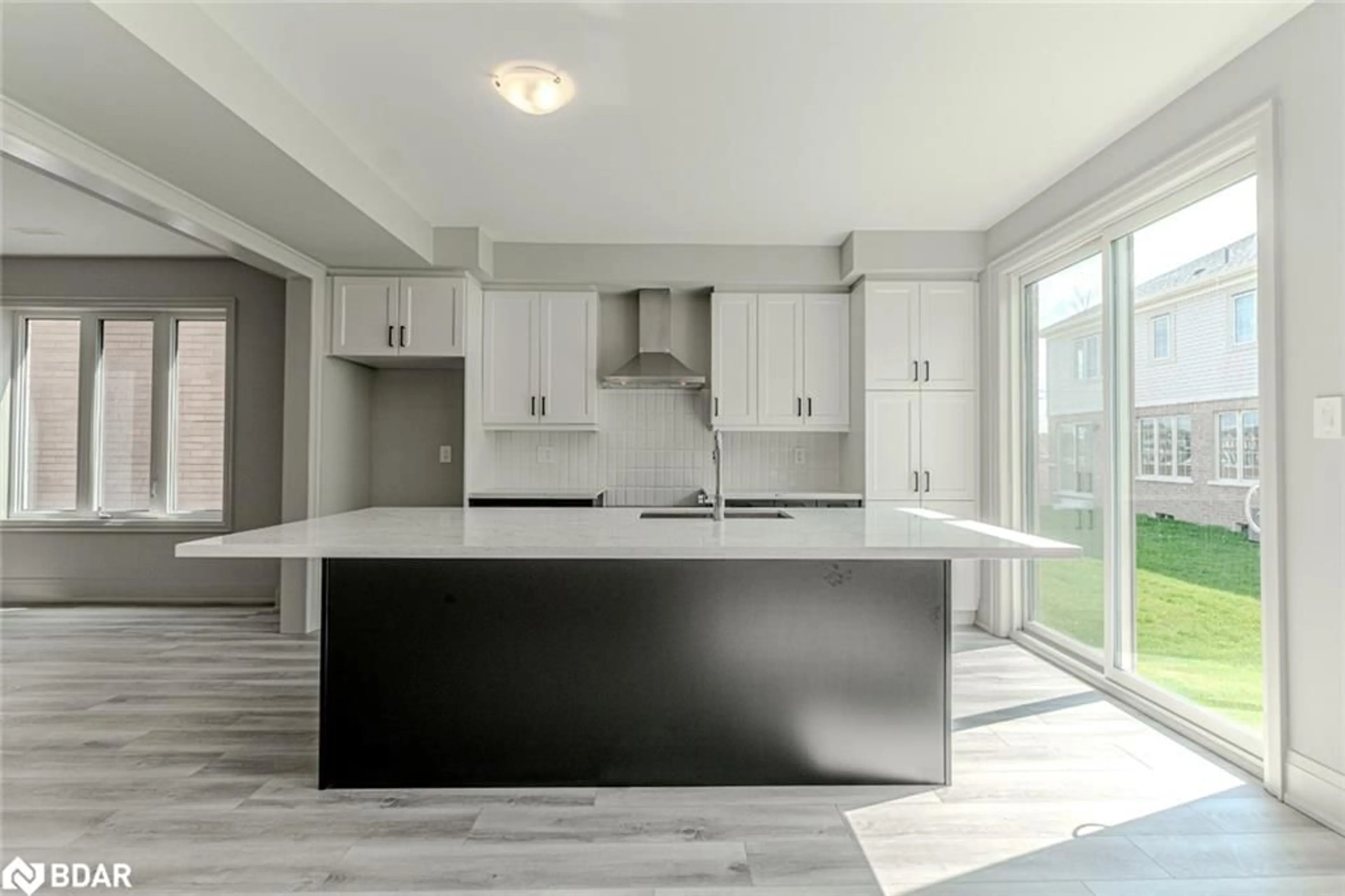 Open concept kitchen, unknown for 5 Amsterdam Dr, Barrie Ontario L9J 0Z5