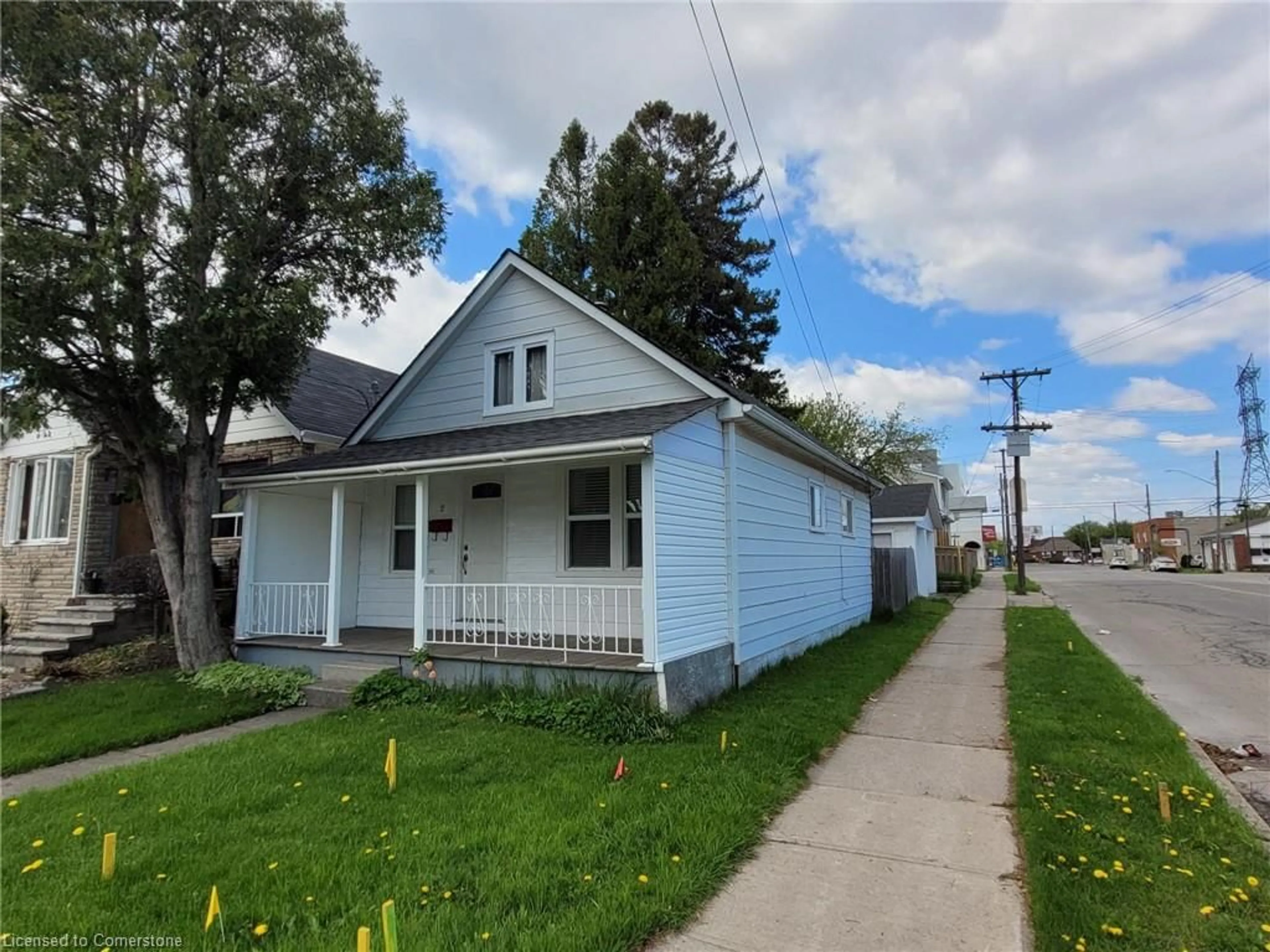 Home with vinyl exterior material, street for 2 Craigroyston Rd, Hamilton Ontario L8H 1A3