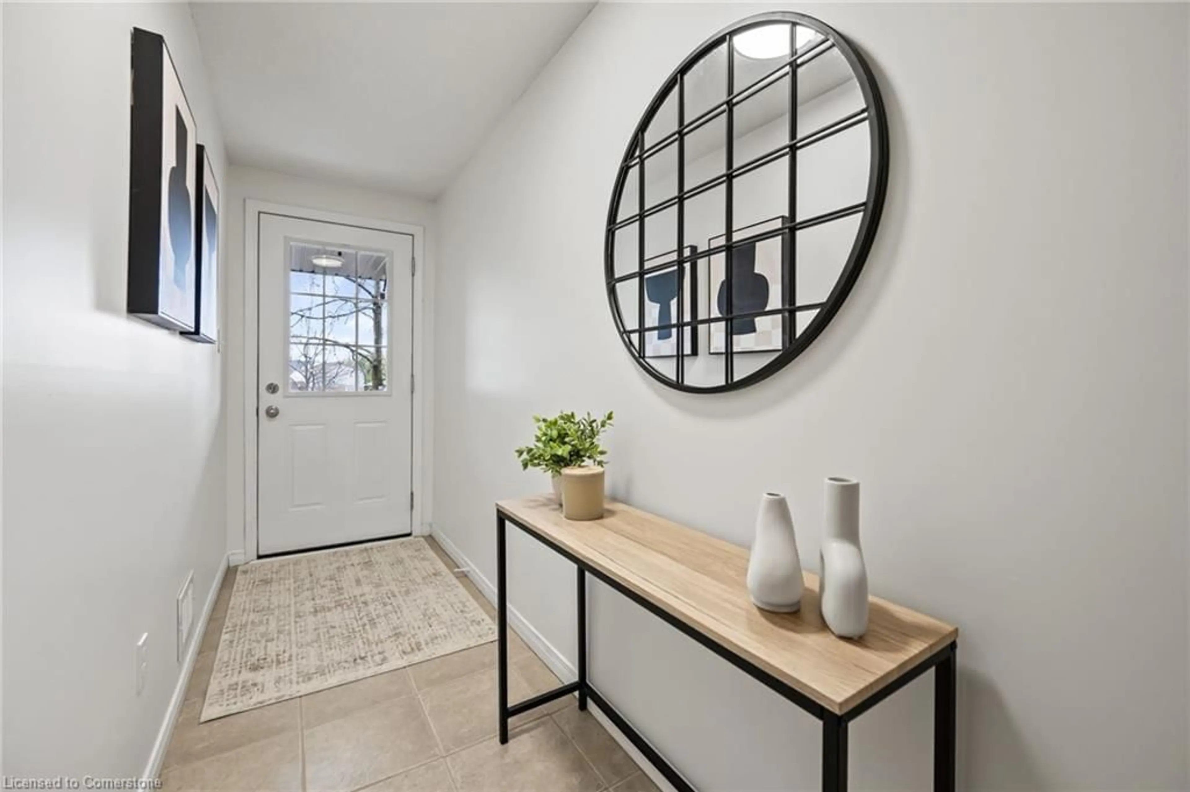 Indoor entryway for 155 Highland Cres #8, Kitchener Ontario N2M 0A1