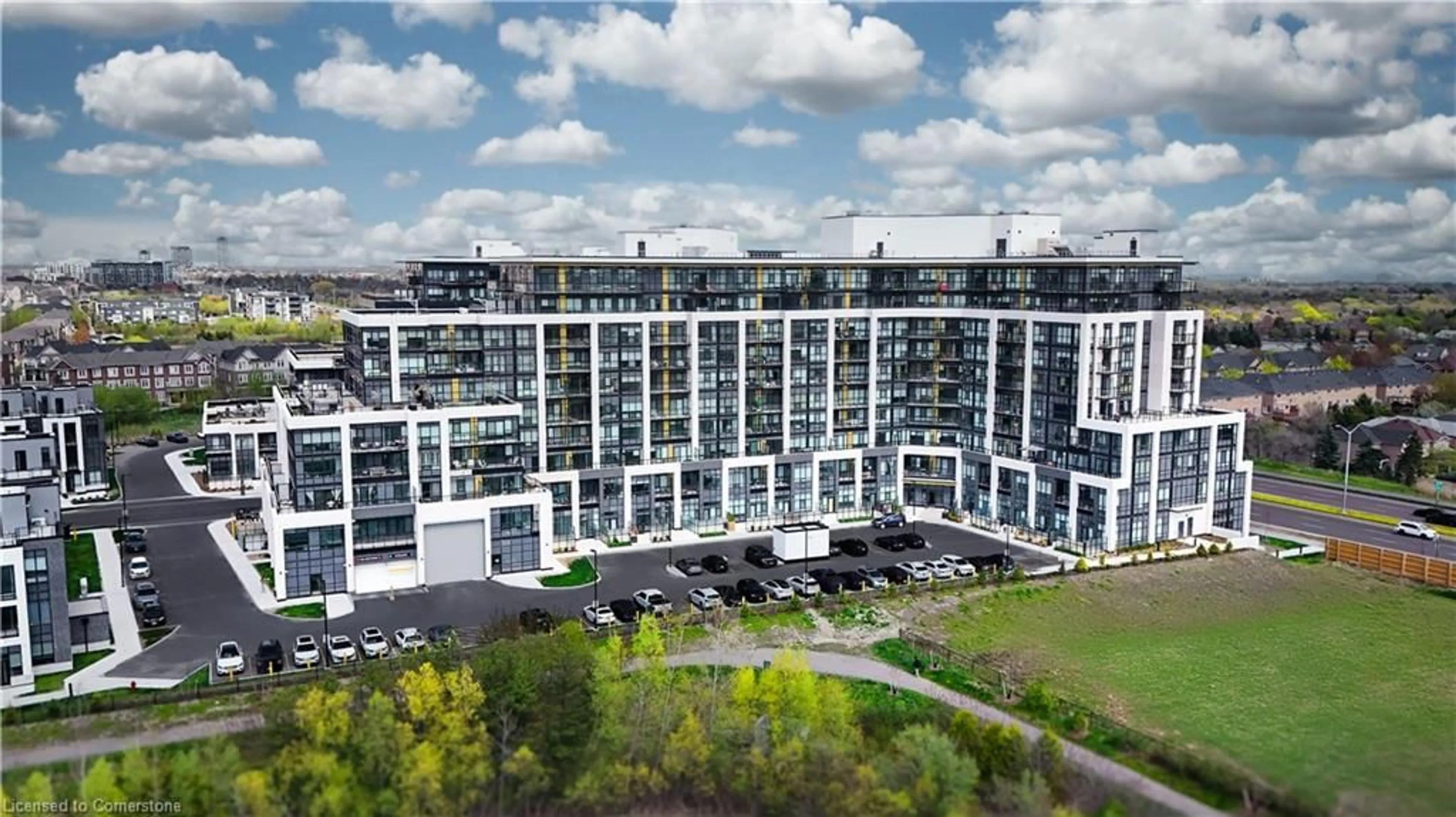 A pic from outside/outdoor area/front of a property/back of a property/a pic from drone, building for 405 Dundas St, Oakville Ontario L6M 4M2