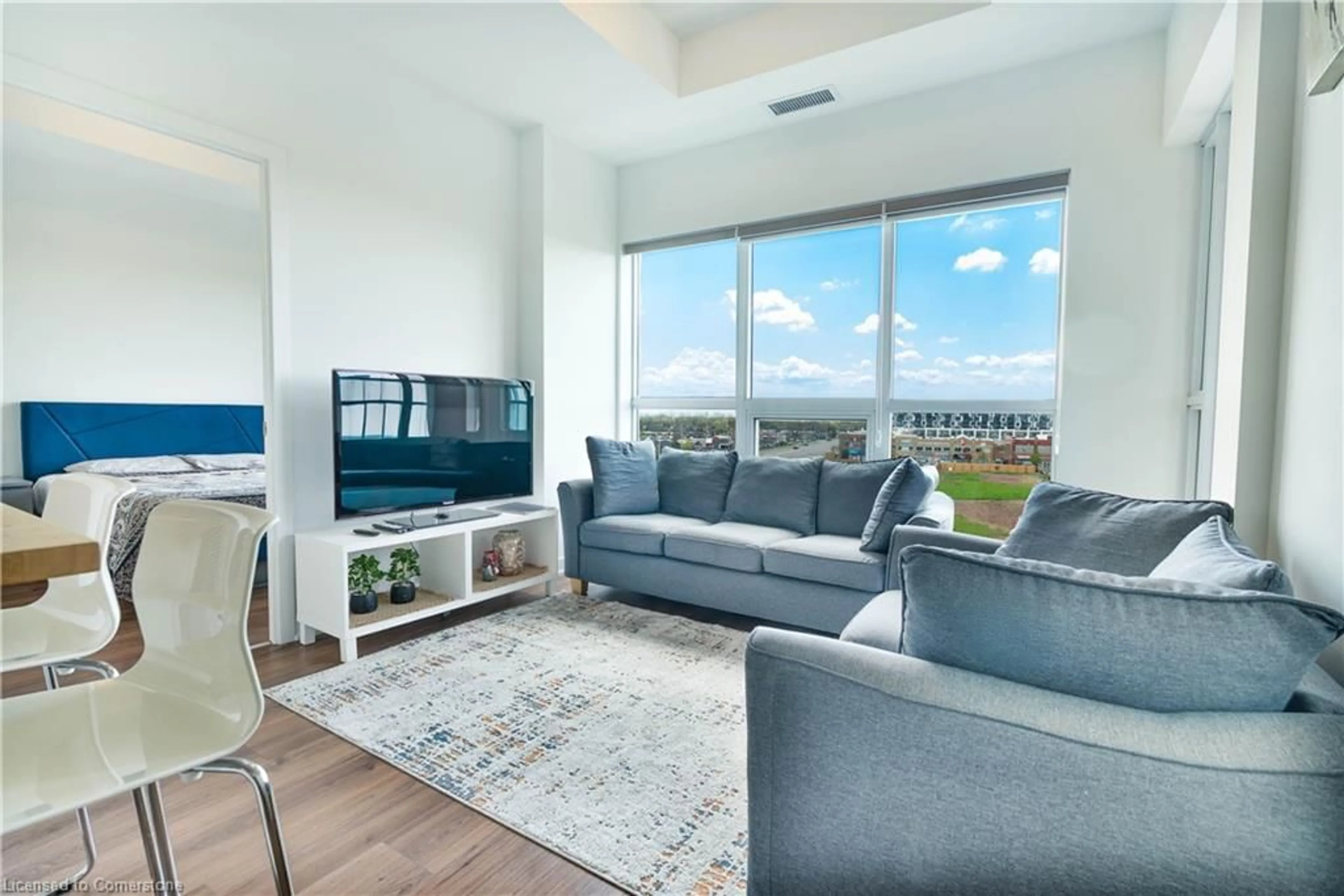 Living room with furniture, unknown for 405 Dundas St, Oakville Ontario L6M 4M2