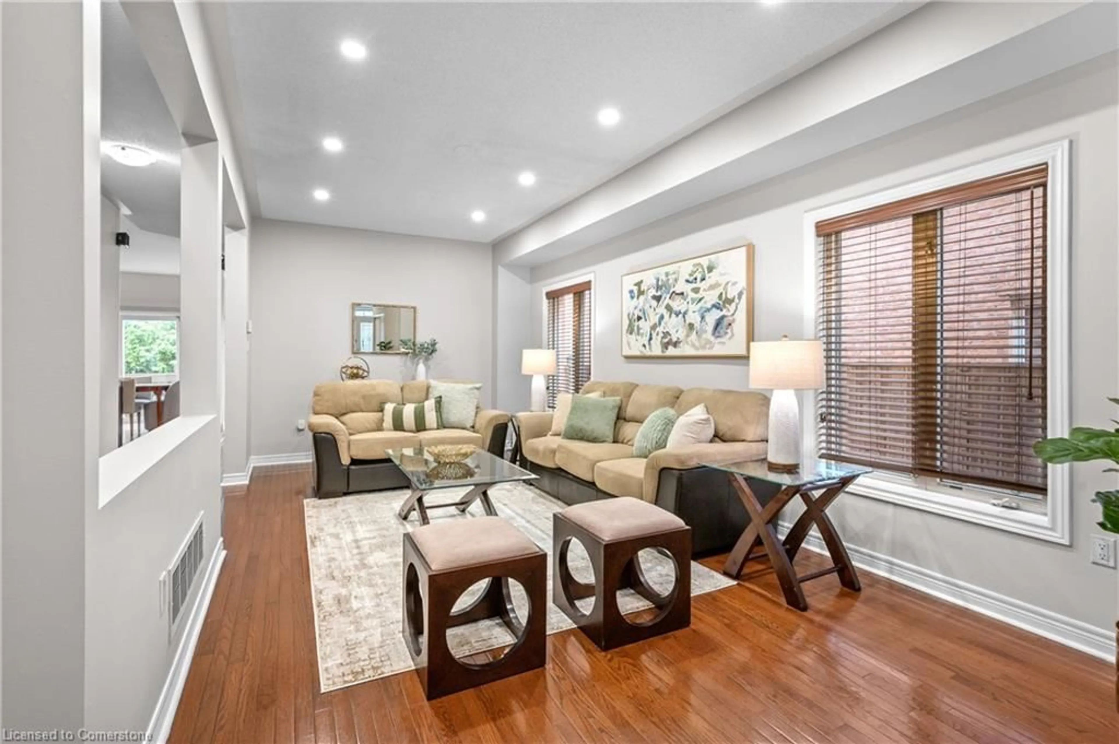Living room with furniture, wood/laminate floor for 1530 Portsmouth Pl, Mississauga Ontario L5M 7W1