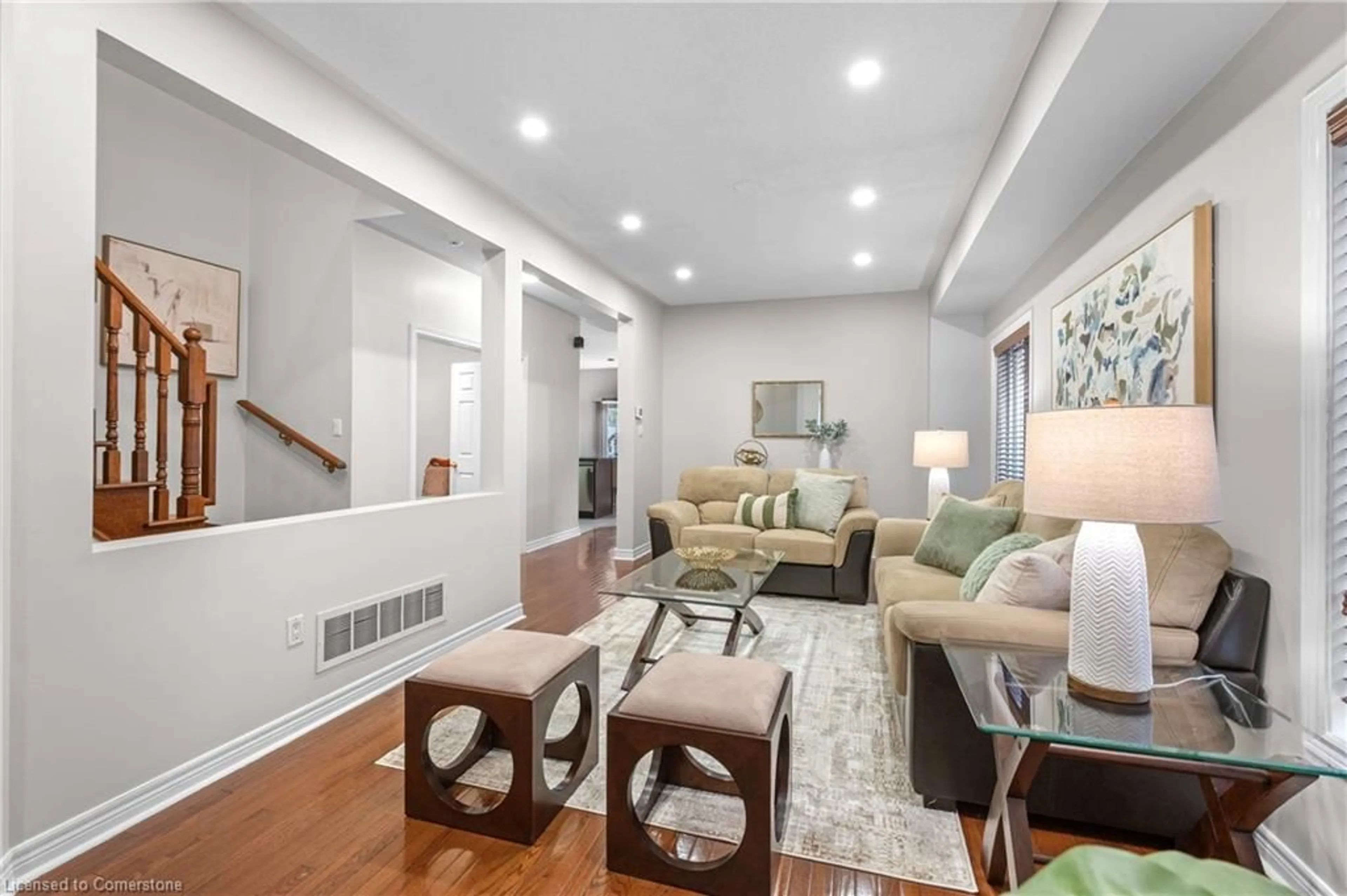 Living room with furniture, unknown for 1530 Portsmouth Pl, Mississauga Ontario L5M 7W1