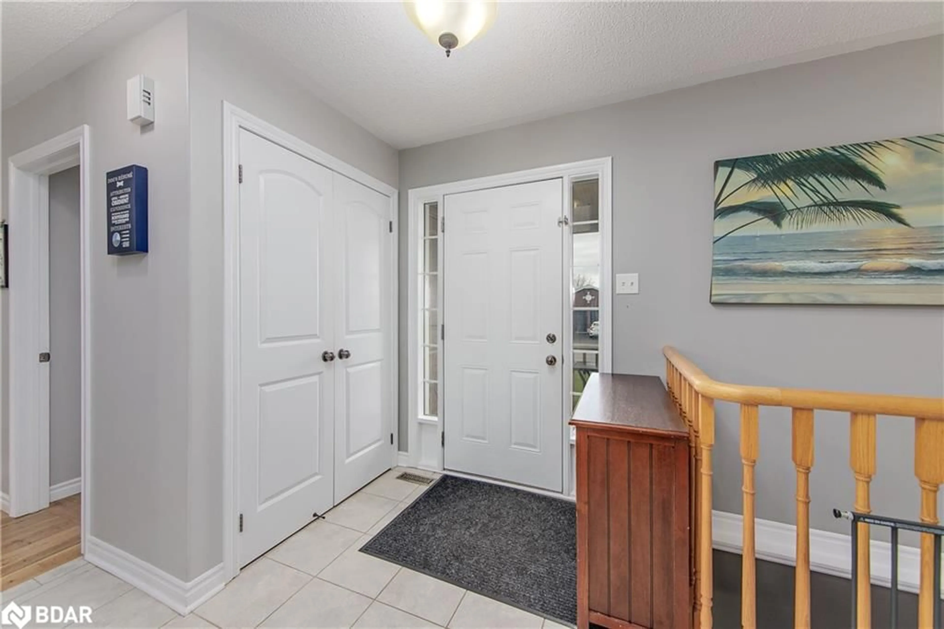 Indoor entryway for 6 Whitfield Crescent, Elmvale Ontario L0L 1P0