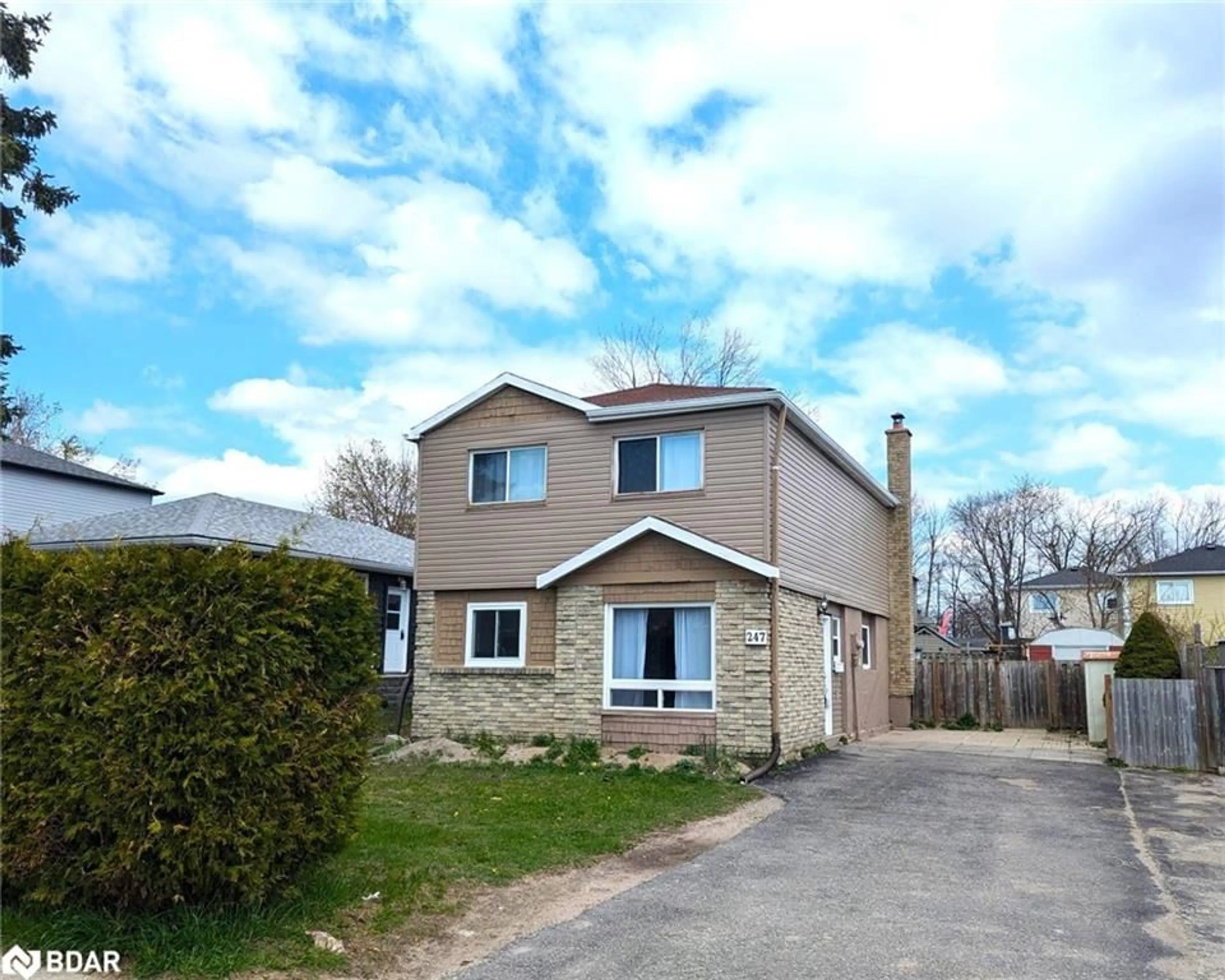 A pic from outside/outdoor area/front of a property/back of a property/a pic from drone, street for 247 Letitia St, Barrie Ontario L4N 4Y7