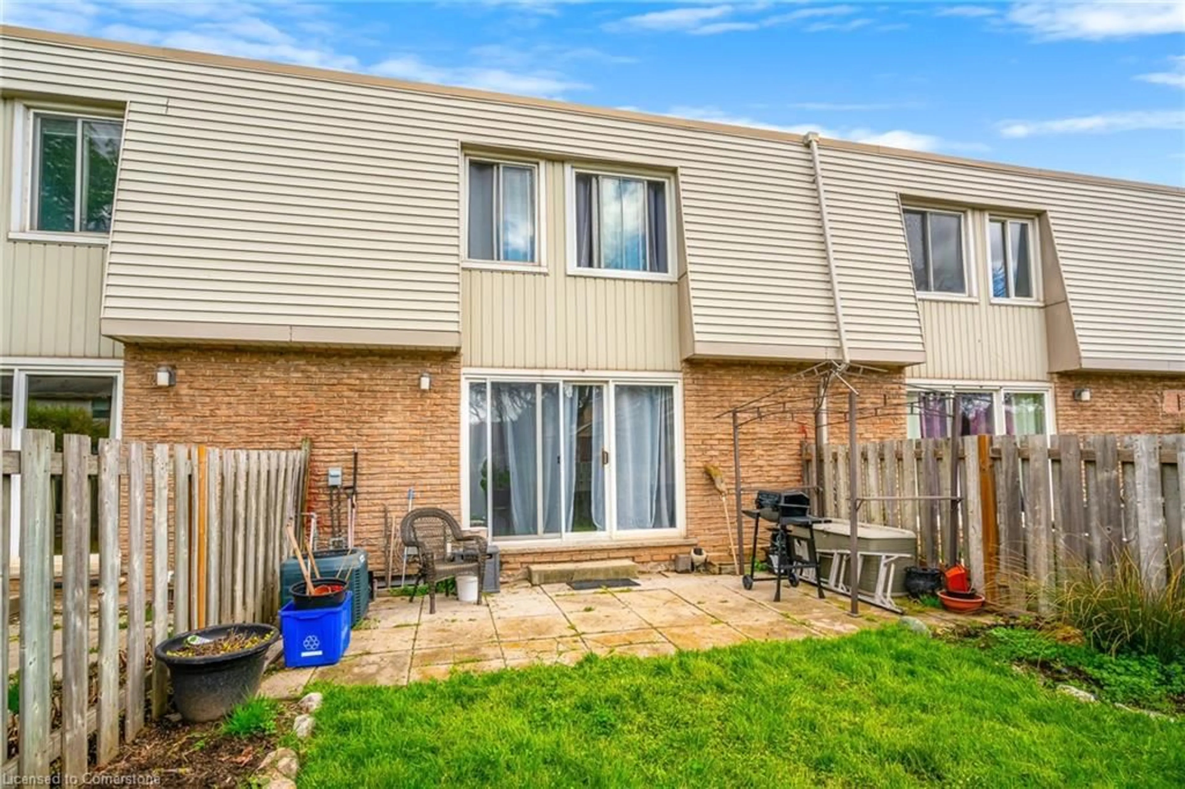 Patio, street for 17 Old Pine Trail #185, St. Catharines Ontario L2M 6P9