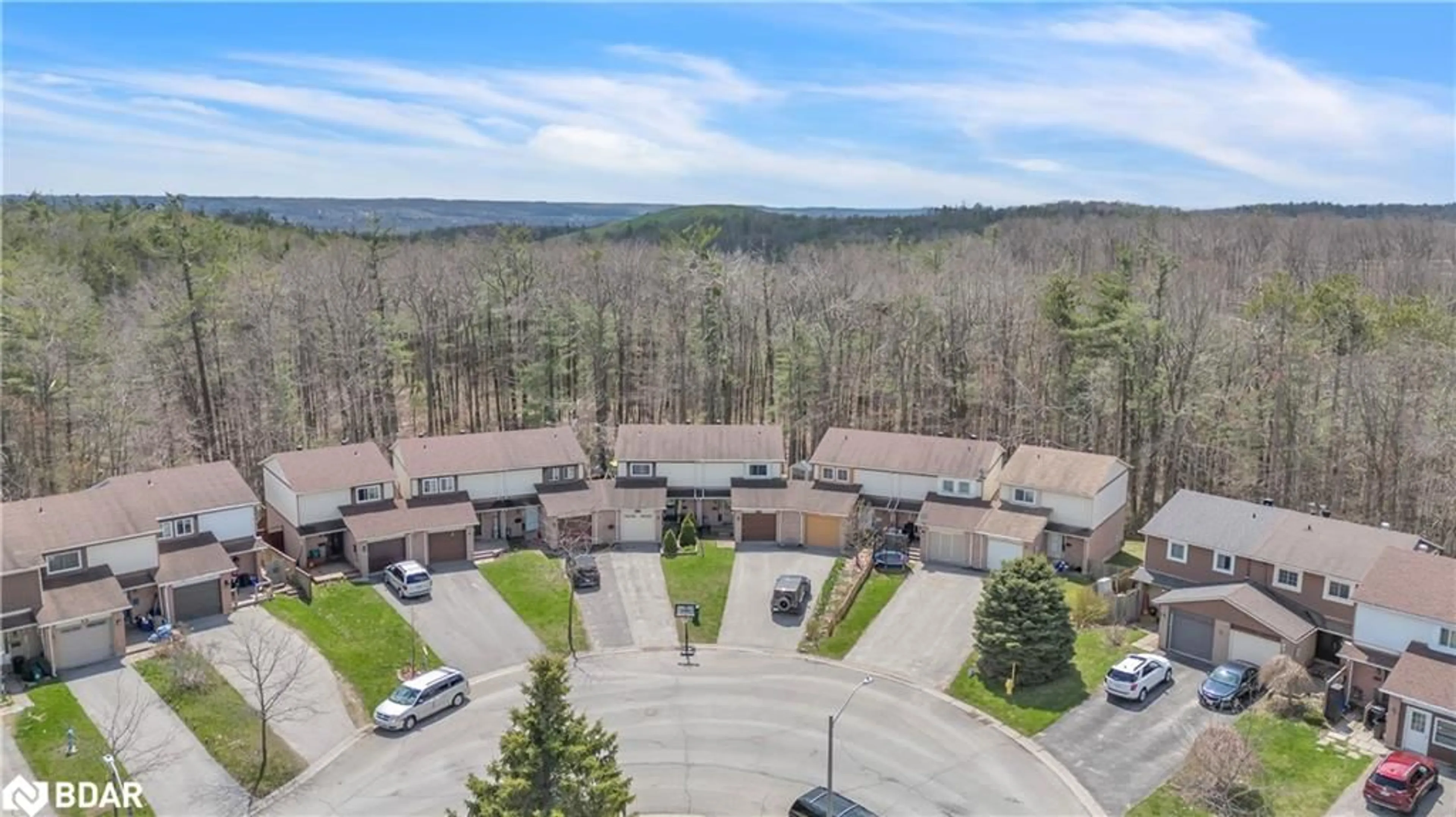 A pic from outside/outdoor area/front of a property/back of a property/a pic from drone, mountain view for 55 Burns Cir, Barrie Ontario L4N 5J8