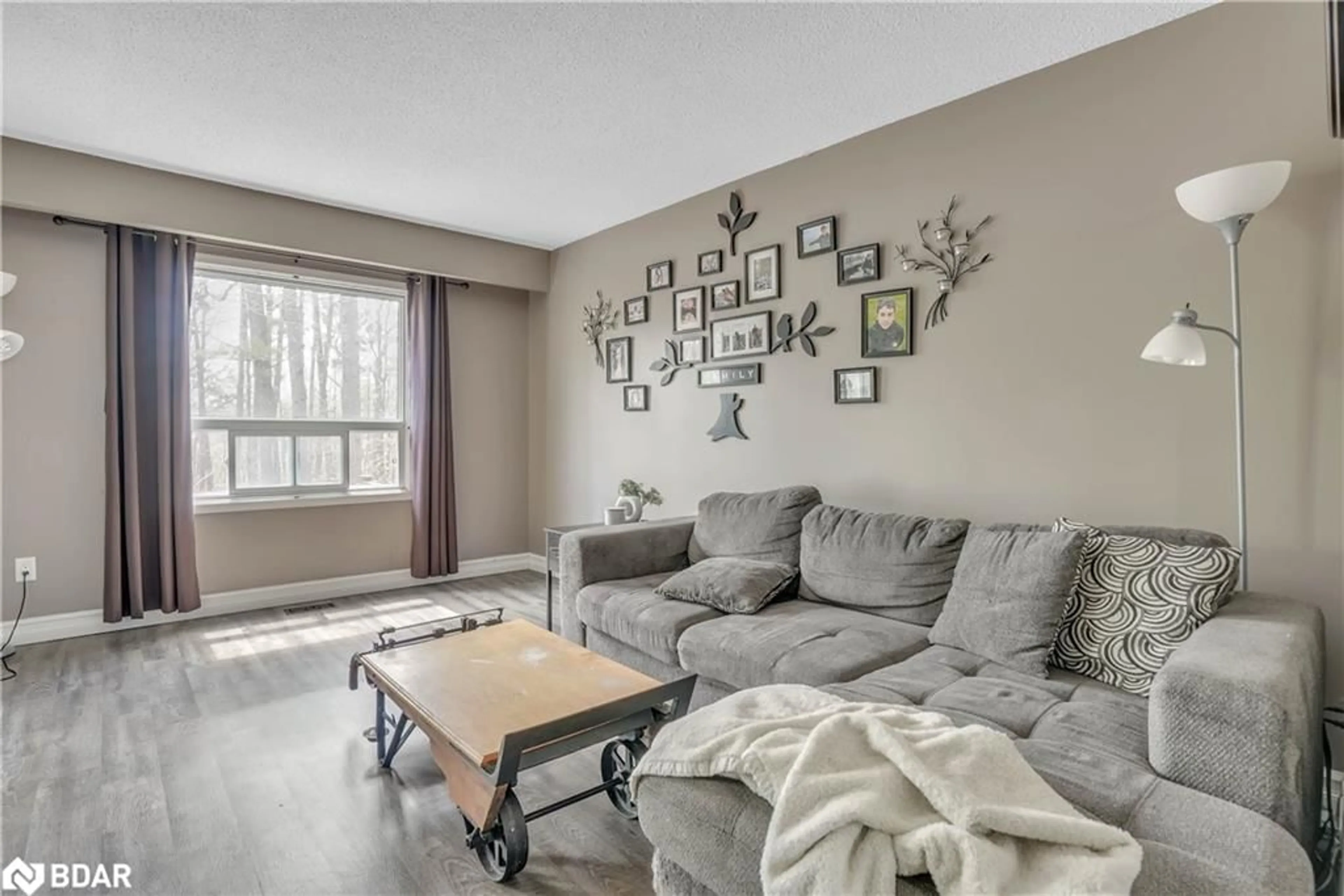 Living room with furniture, unknown for 55 Burns Cir, Barrie Ontario L4N 5J8