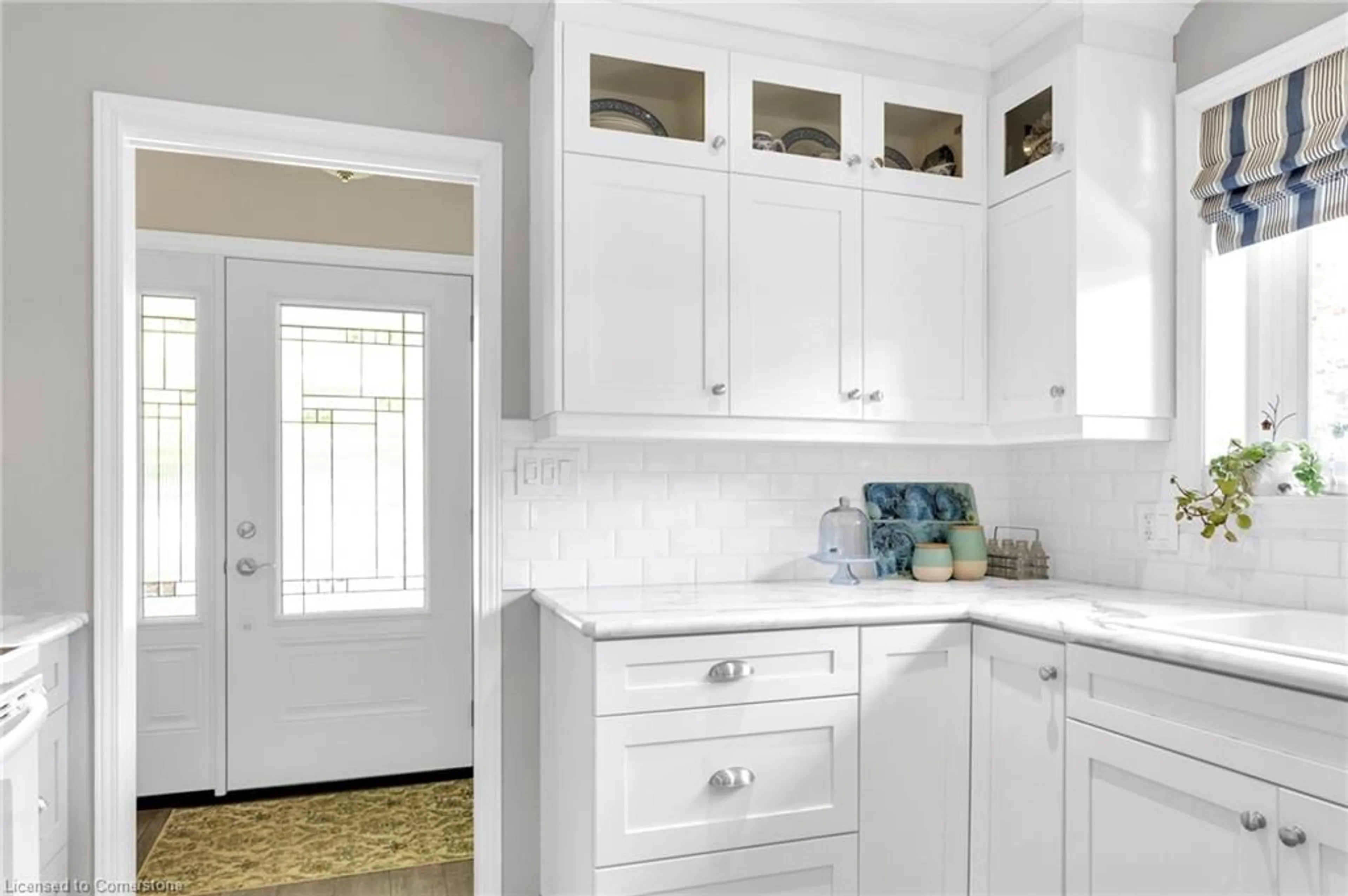 Open concept kitchen, ceramic/tile floor for 16 Edgar Dr, Brantford Ontario N3R 6X8