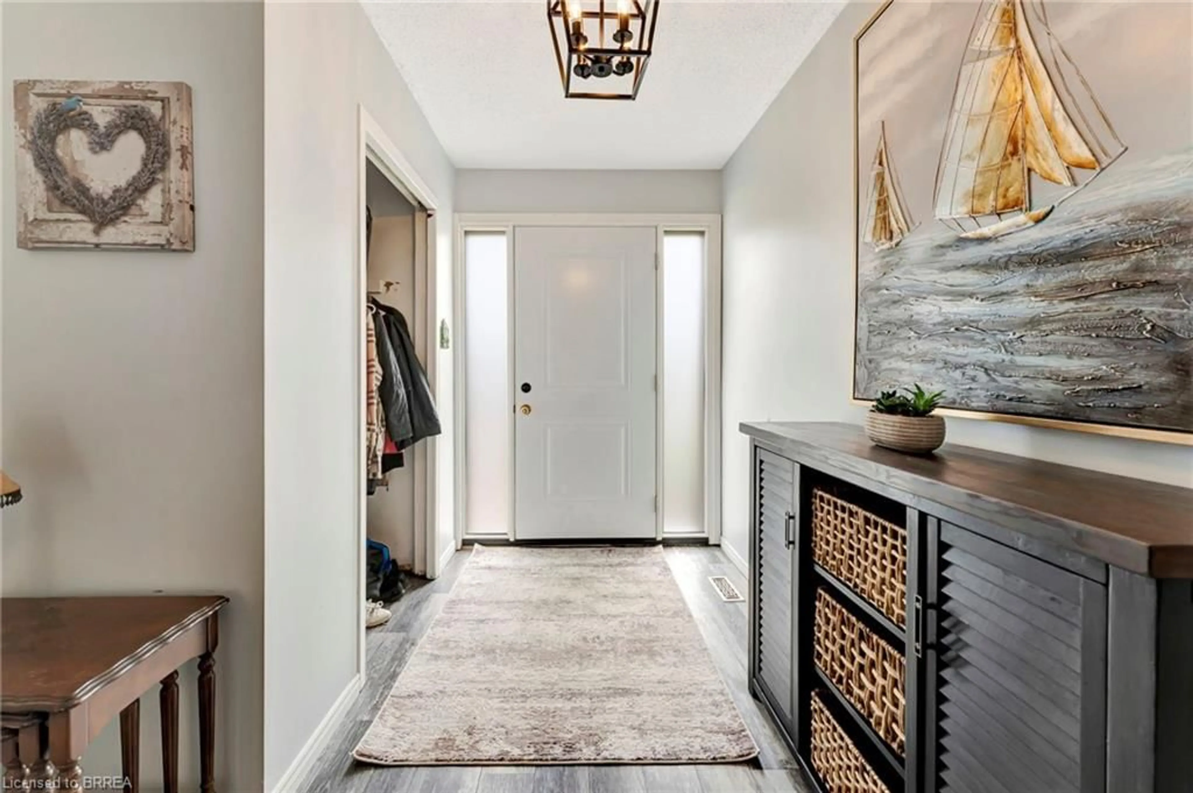 Indoor entryway for 25 Trillium Way, Paris Ontario N3L 3P9