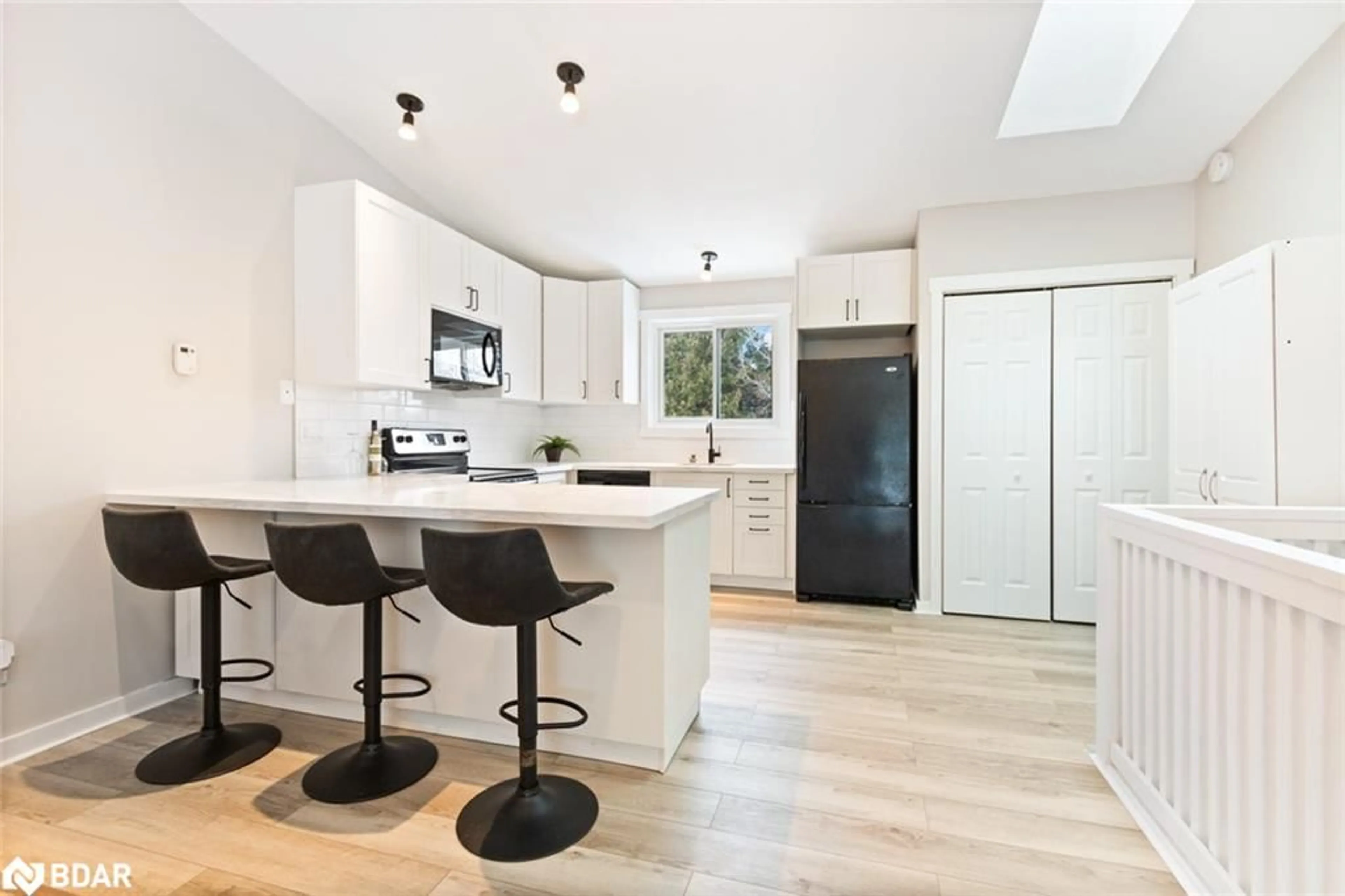 Open concept kitchen, unknown for 12 Dawson Dr #403, Collingwood Ontario L9Y 5B4