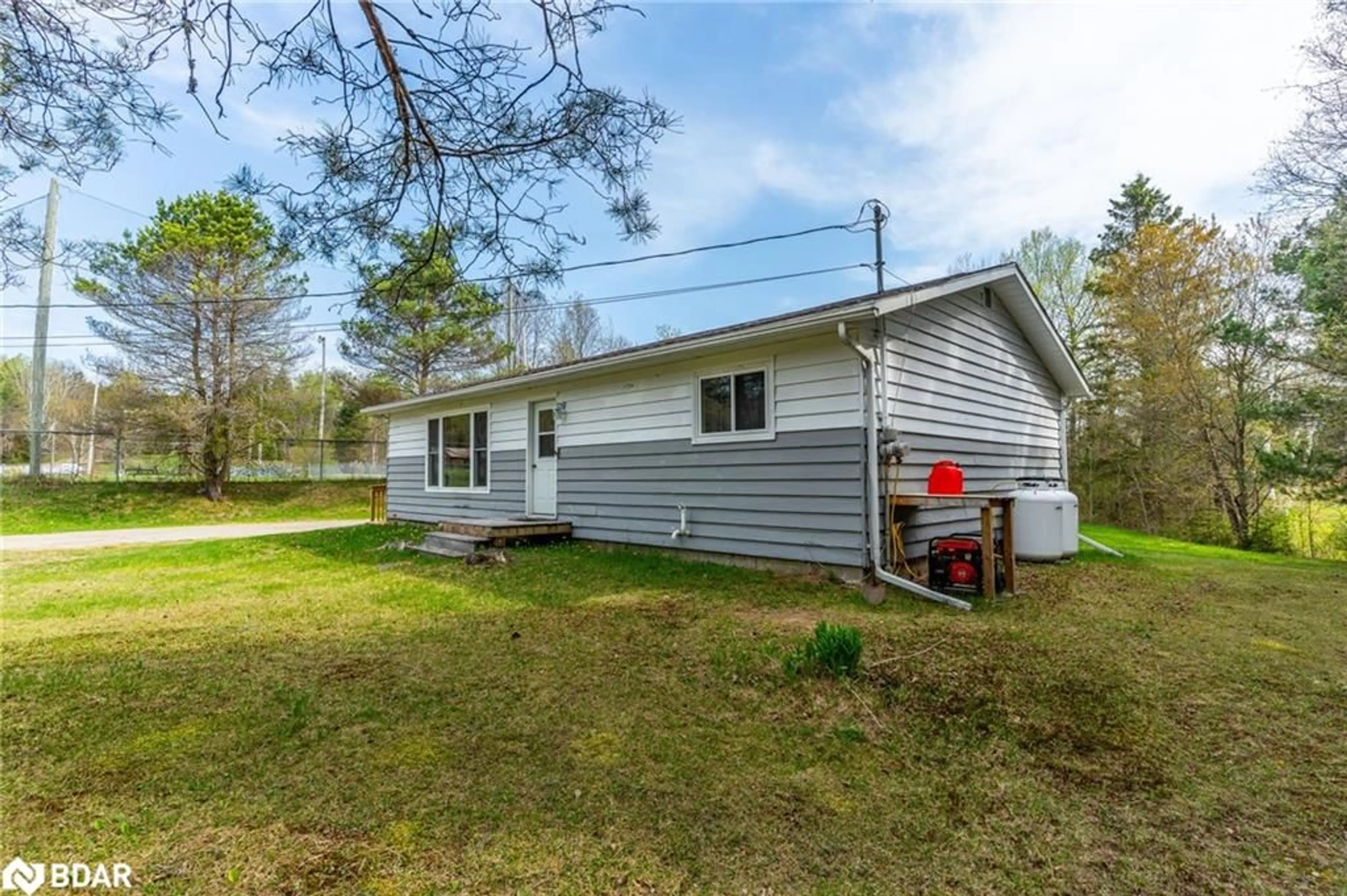 A pic from outside/outdoor area/front of a property/back of a property/a pic from drone, unknown for 1039 Rainbow Dr, Harcourt Ontario K0L 1X0