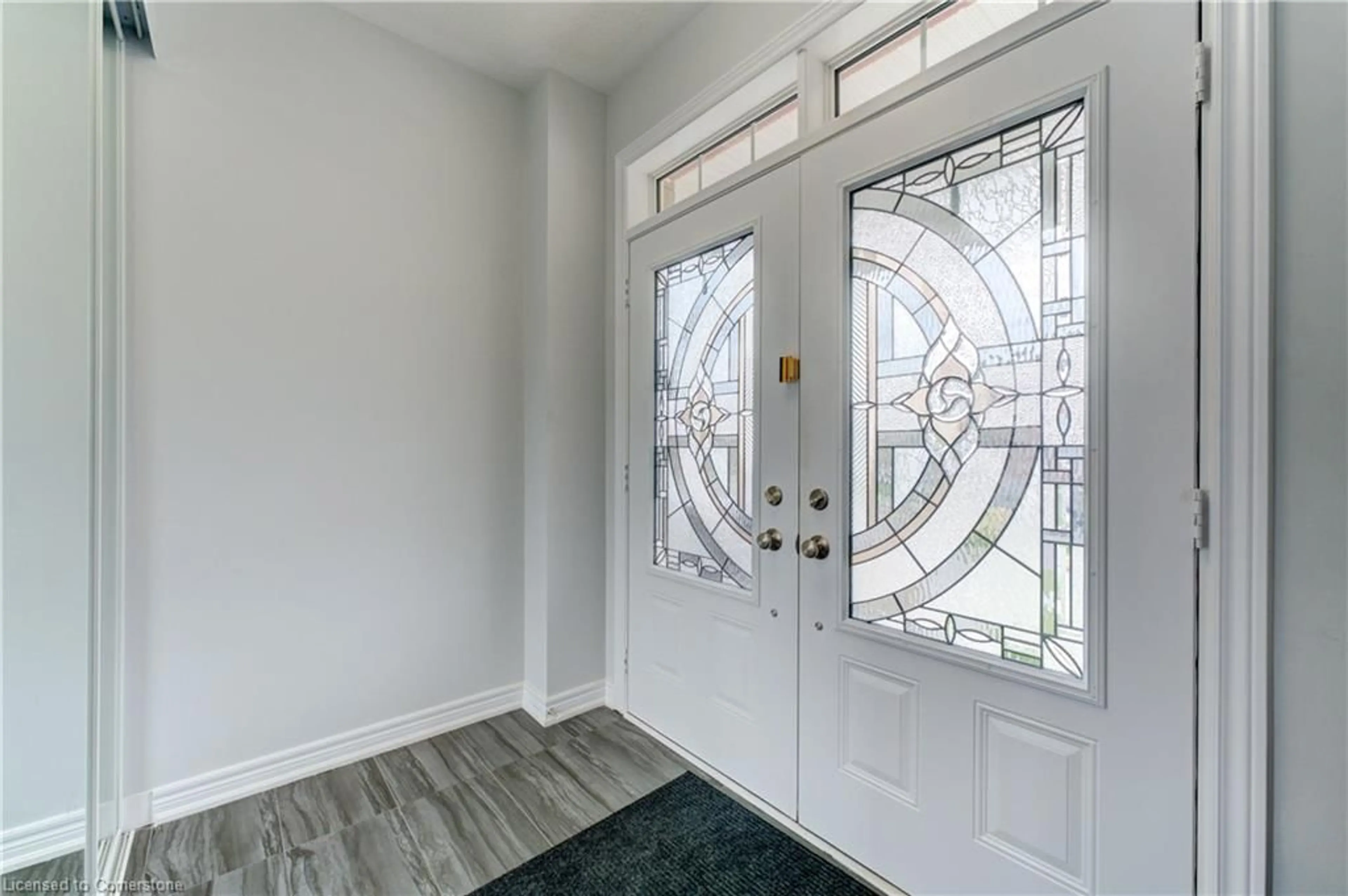 Indoor entryway for 39 Drake Ave, Paris Ontario N3L 0H9