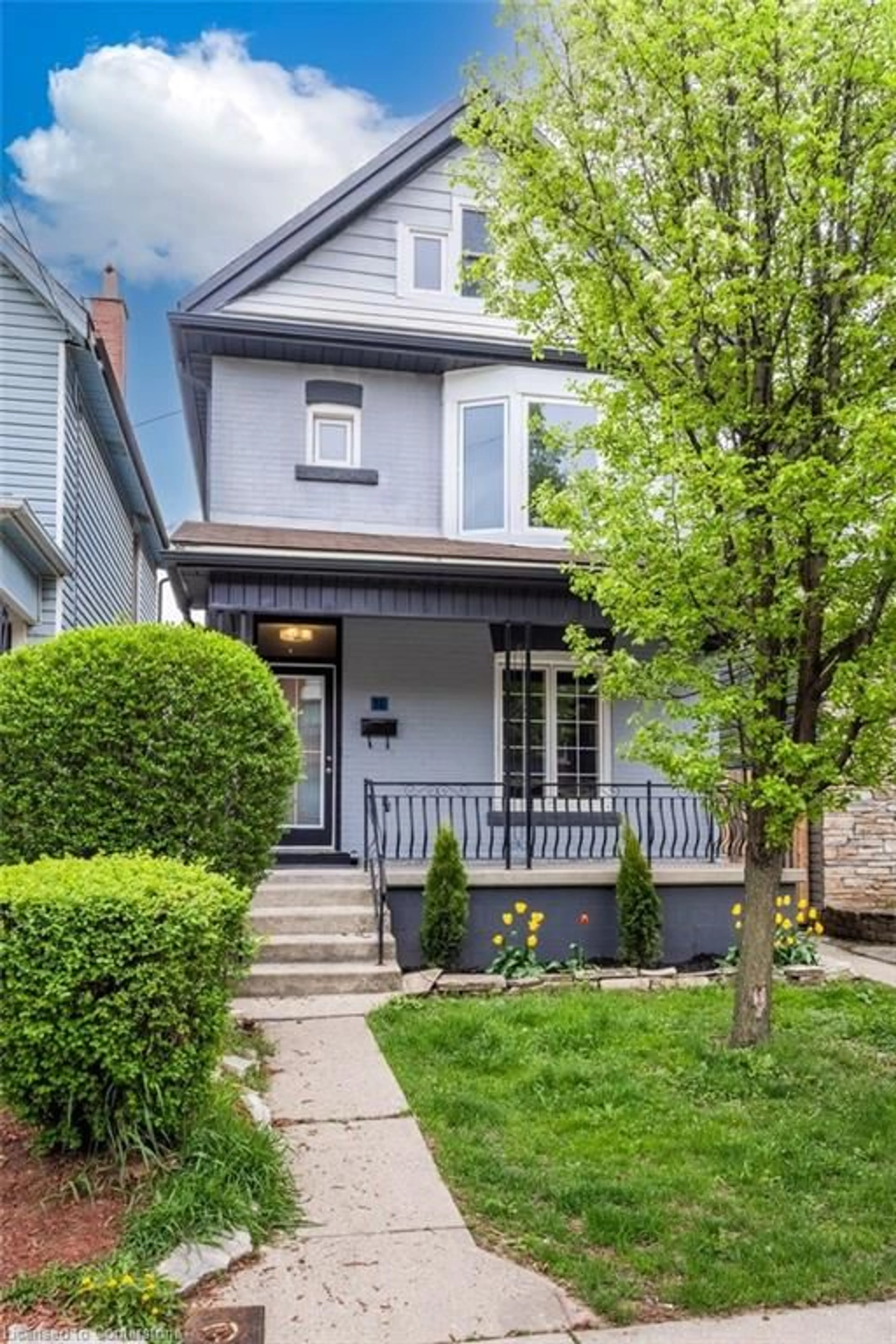 Home with brick exterior material, street for 86 Smith Ave, Hamilton Ontario L8L 5P1