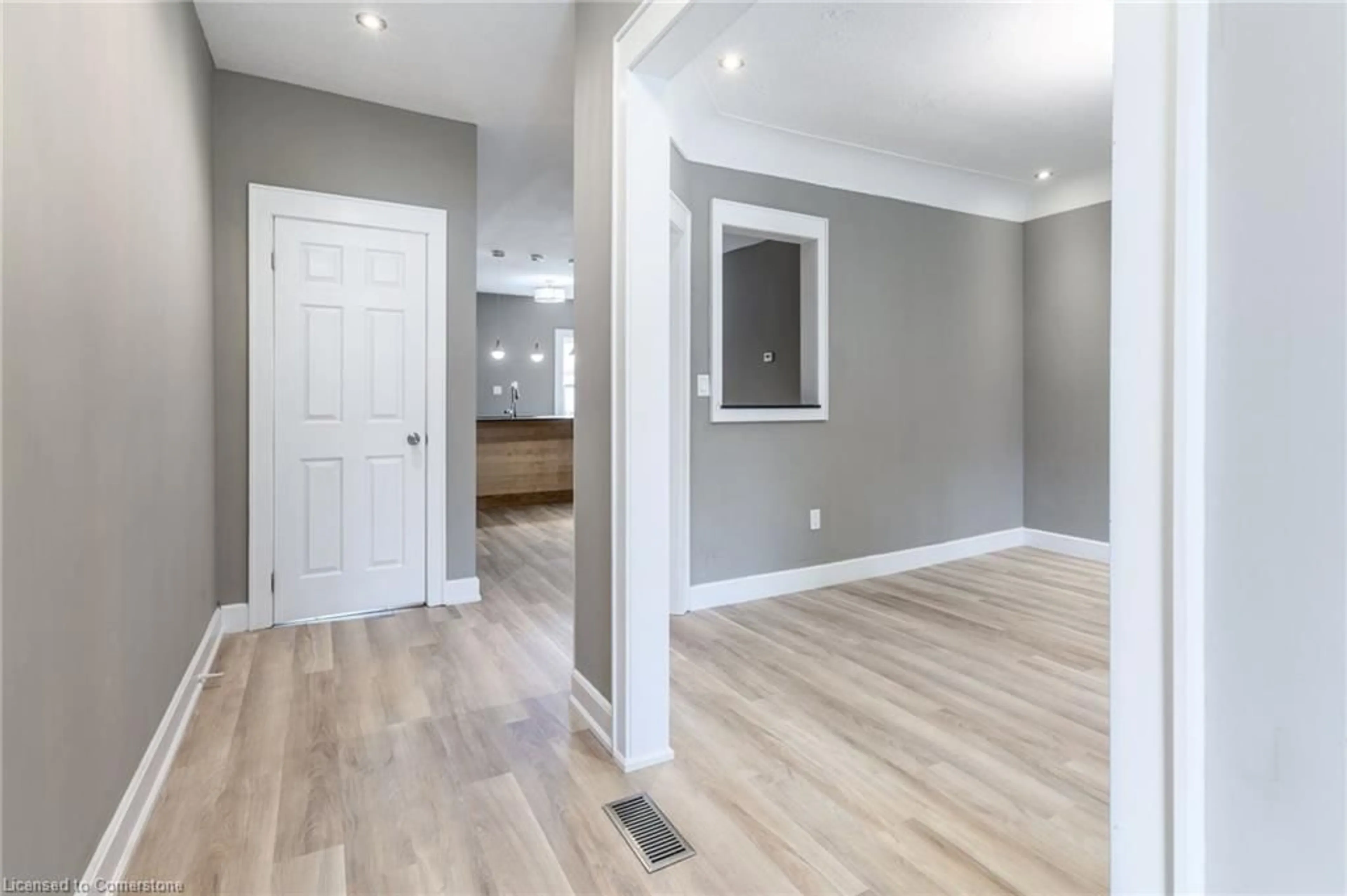 Indoor entryway for 86 Smith Ave, Hamilton Ontario L8L 5P1