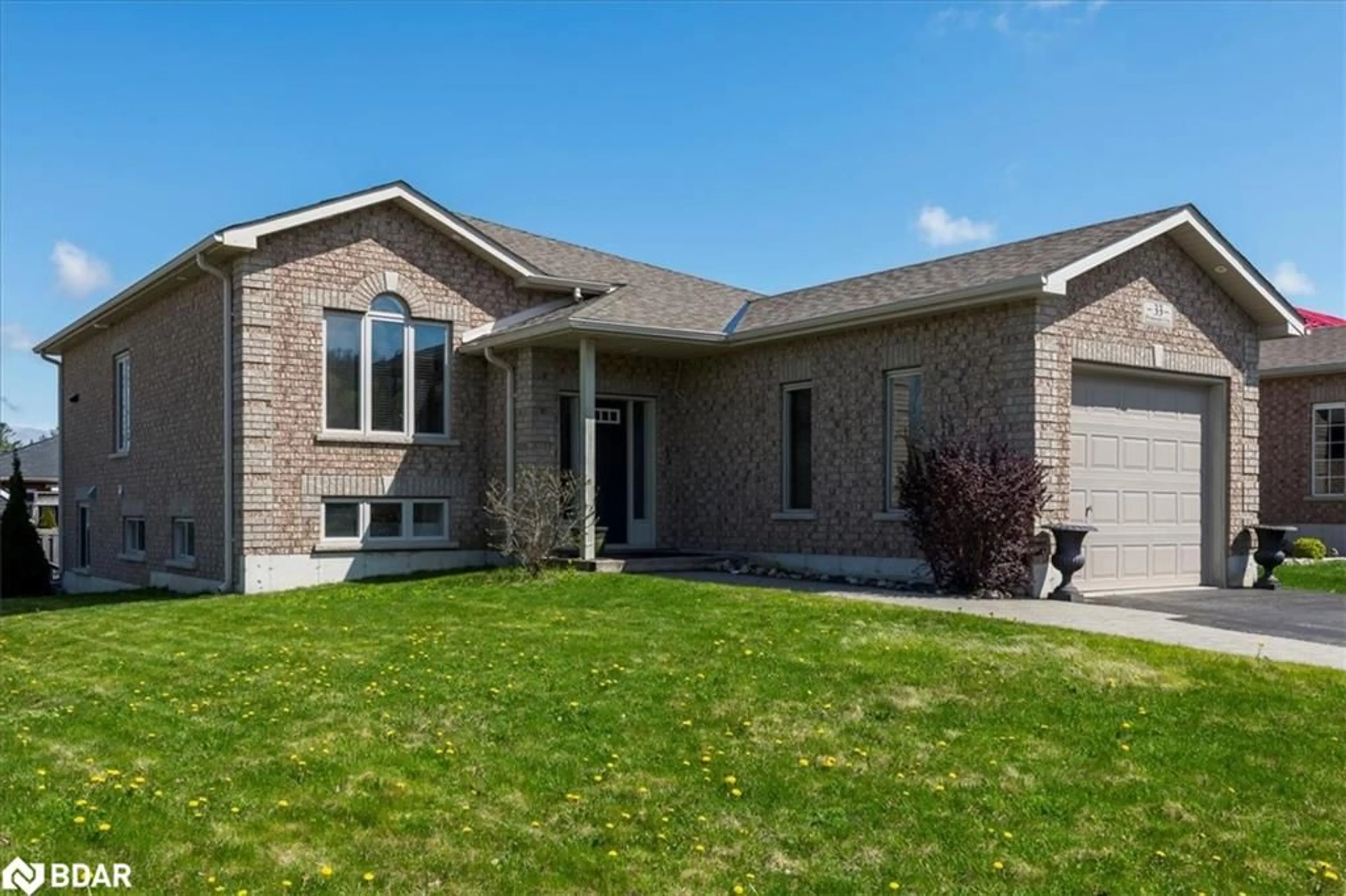 Home with brick exterior material, unknown for 33 Primrose Cres, Barrie Ontario L4N 3Y9