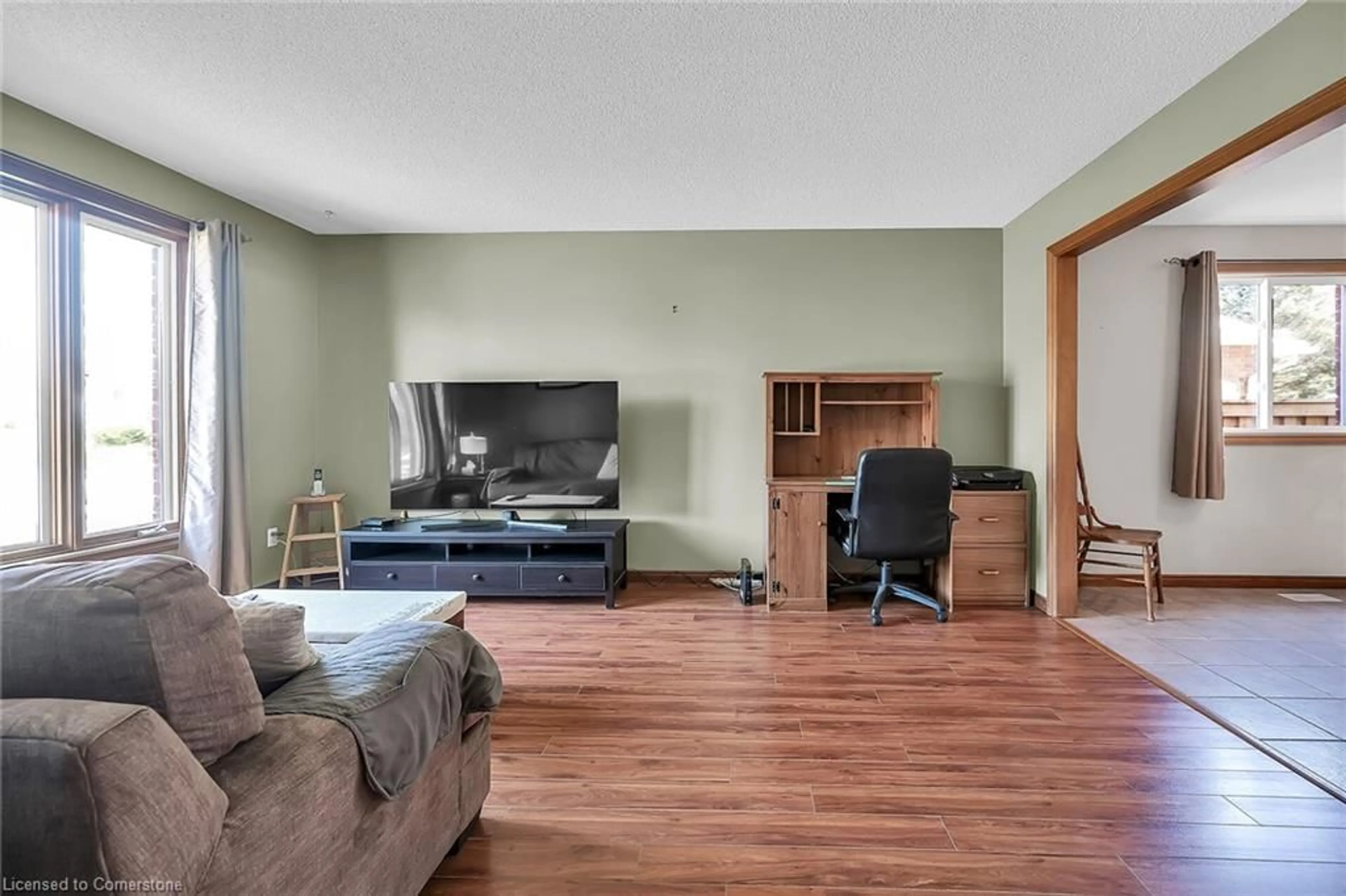 Living room with furniture, unknown for 43 Jamieson Dr, Caledonia Ontario N3W 2K6