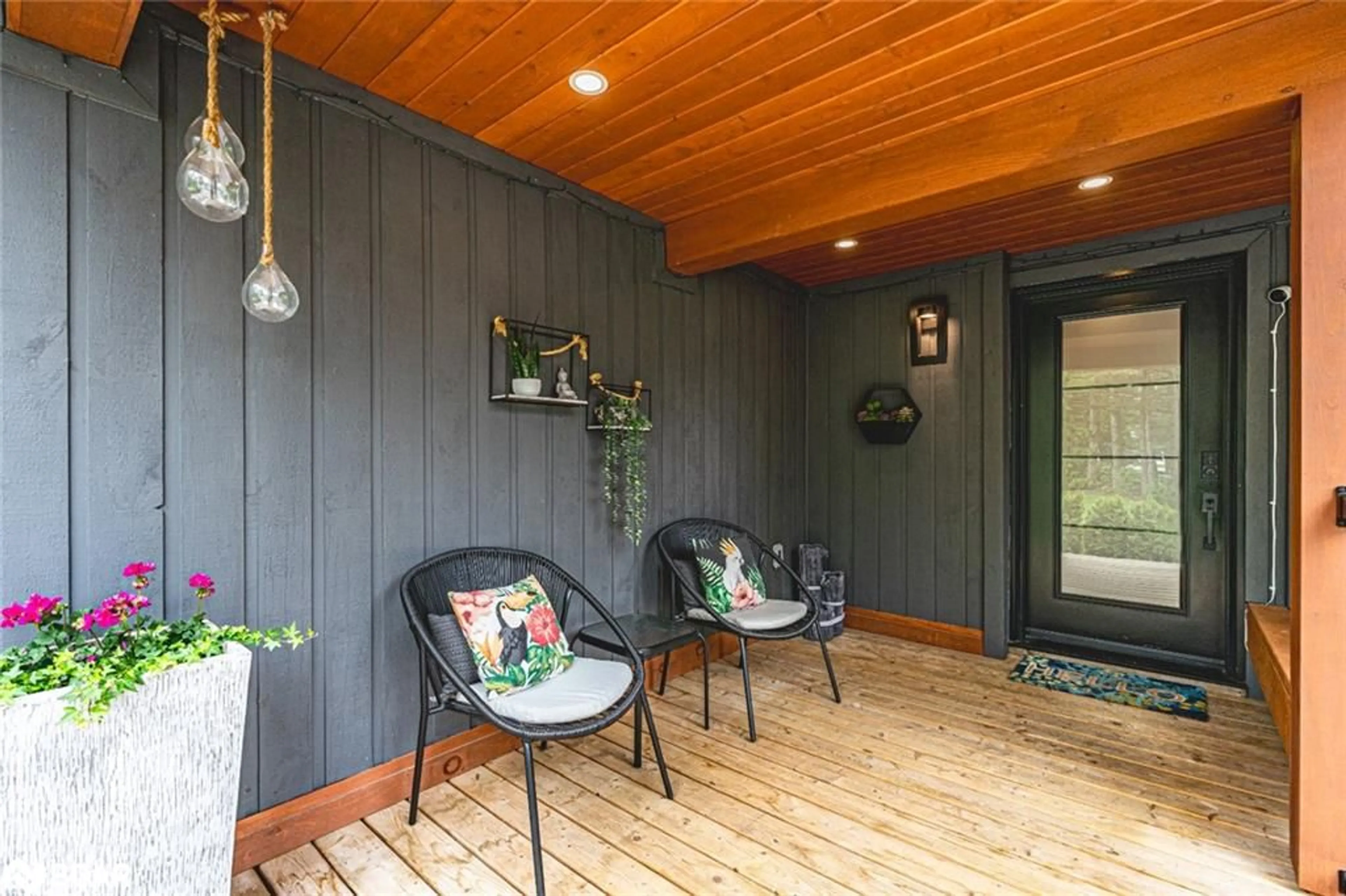 Indoor entryway for 7952 Park Lane Crescent, Ramara Ontario L0K 2B0