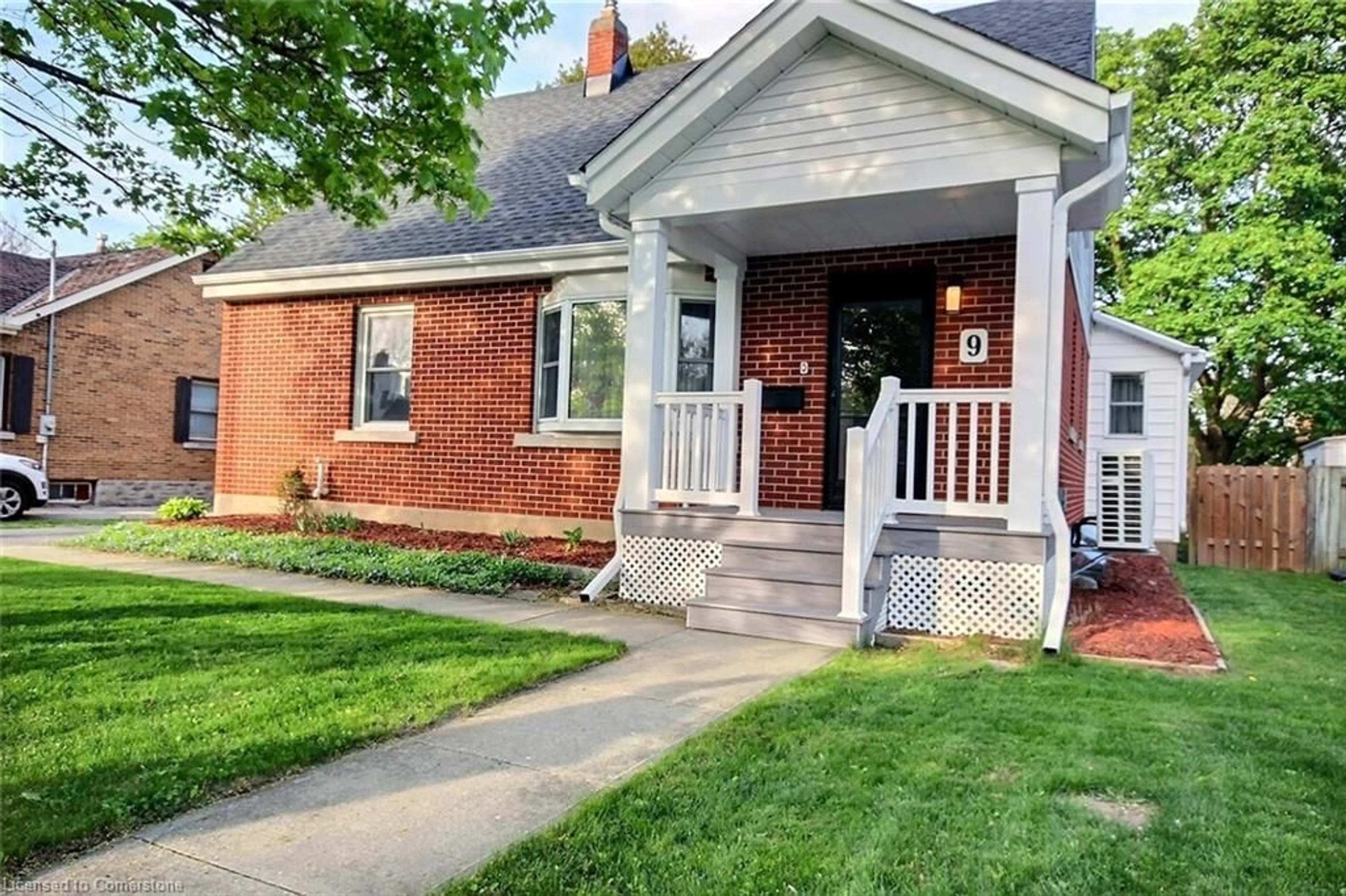 Home with brick exterior material, street for 9 Dudhope Ave, Cambridge Ontario N1R 4S9