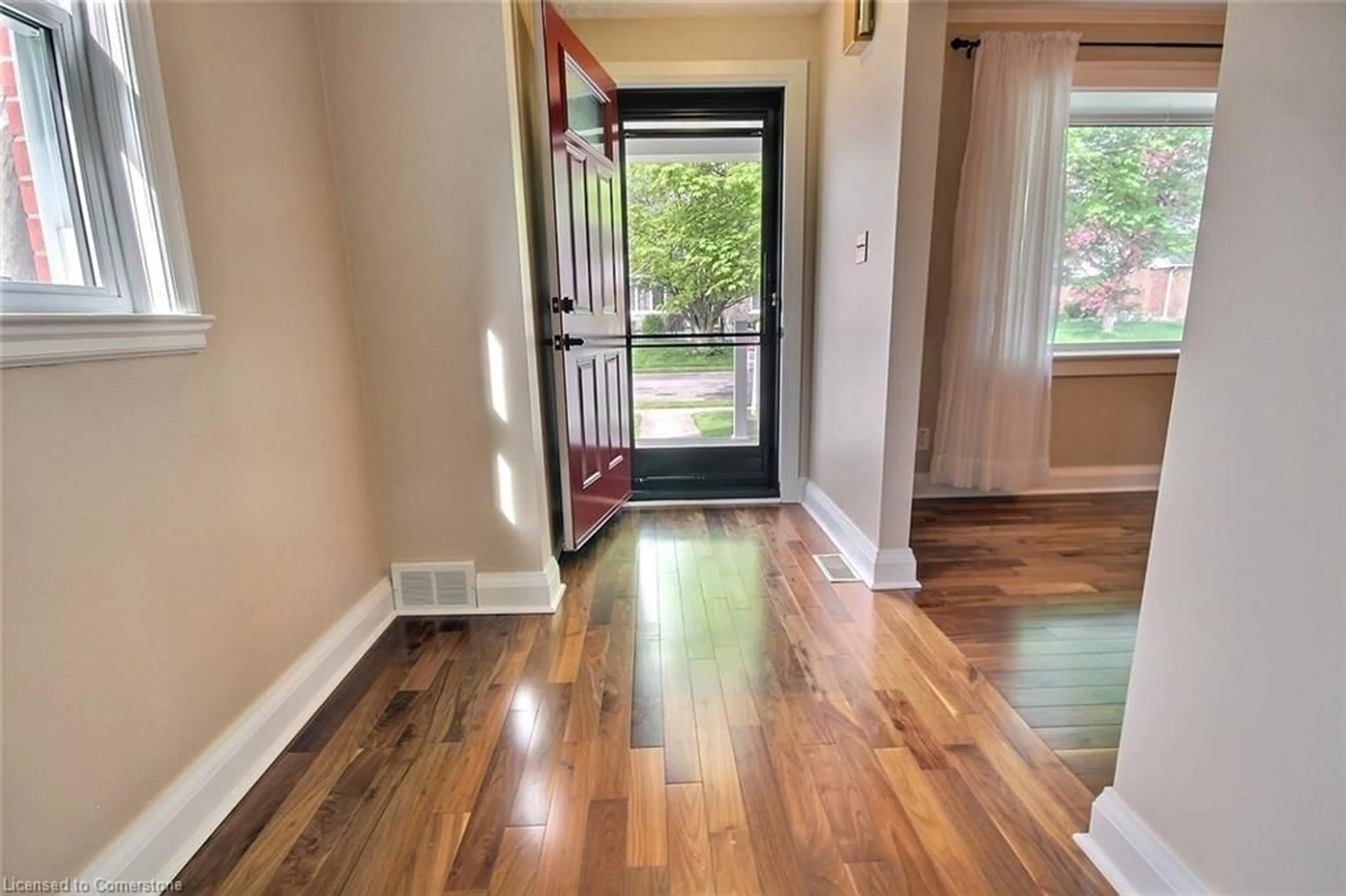 Indoor entryway for 9 Dudhope Ave, Cambridge Ontario N1R 4S9