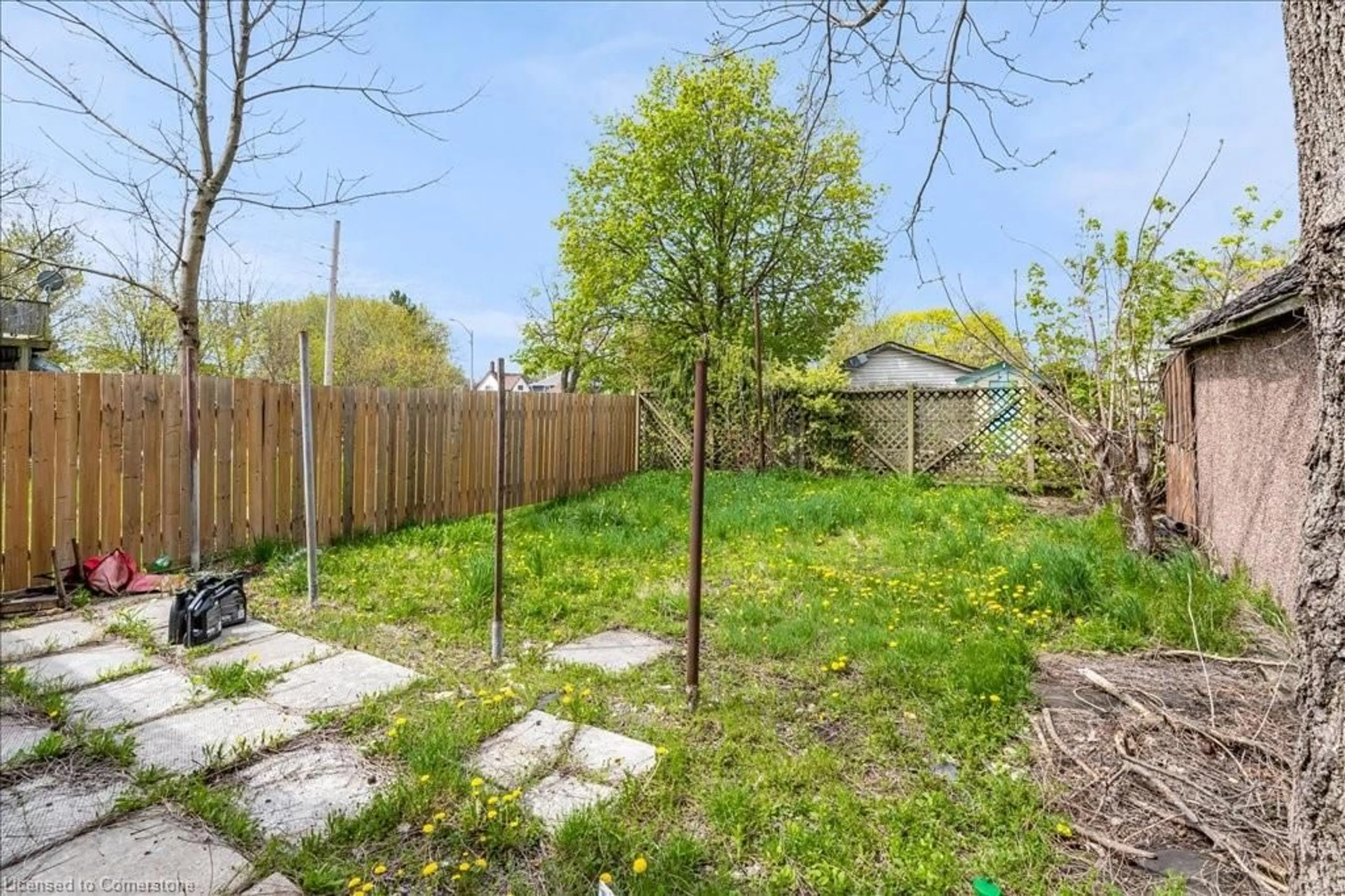 Patio, forest/trees view for 175 Burgar St, Welland Ontario L3B 2T3