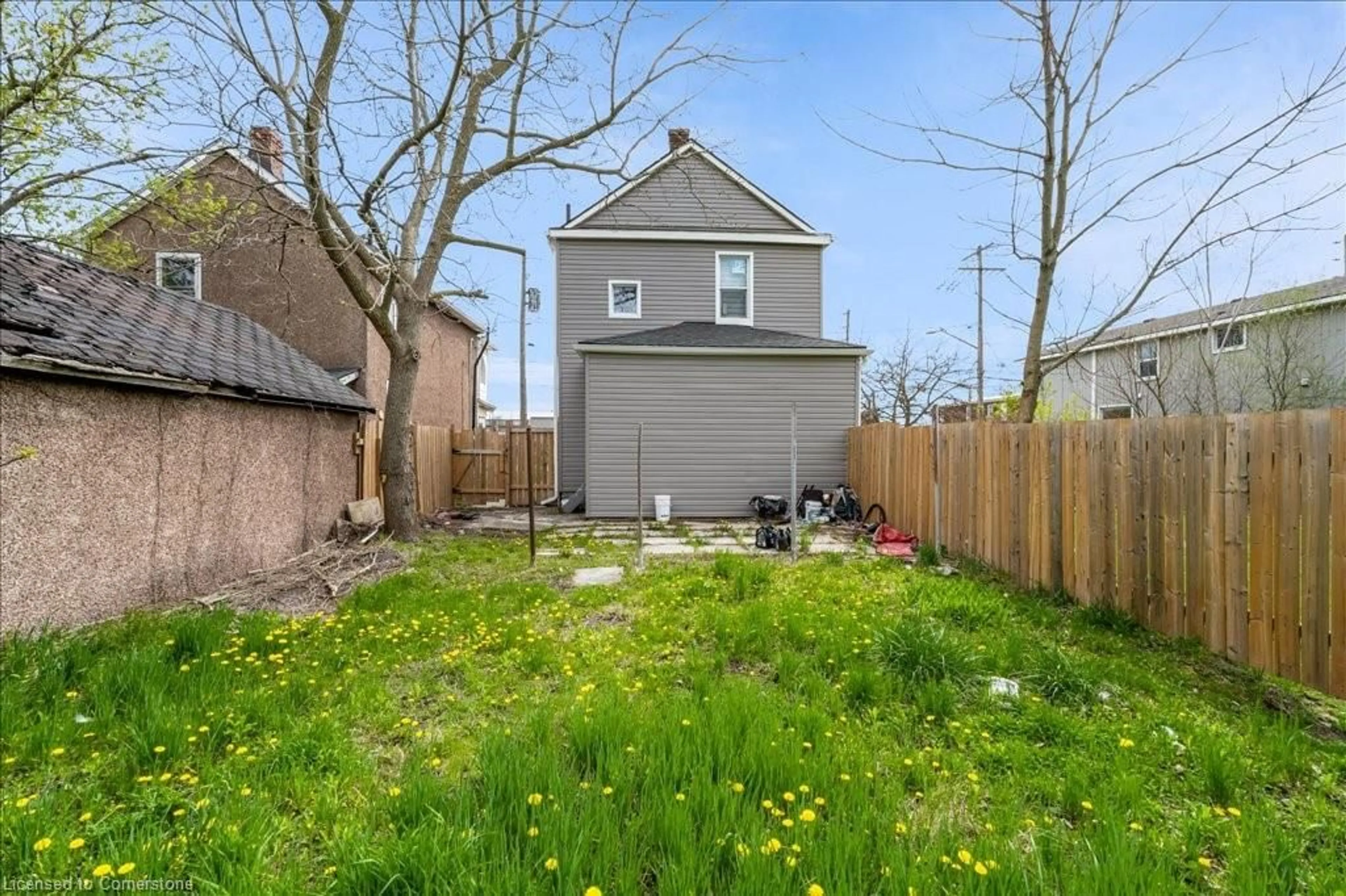 Shed for 175 Burgar St, Welland Ontario L3B 2T3